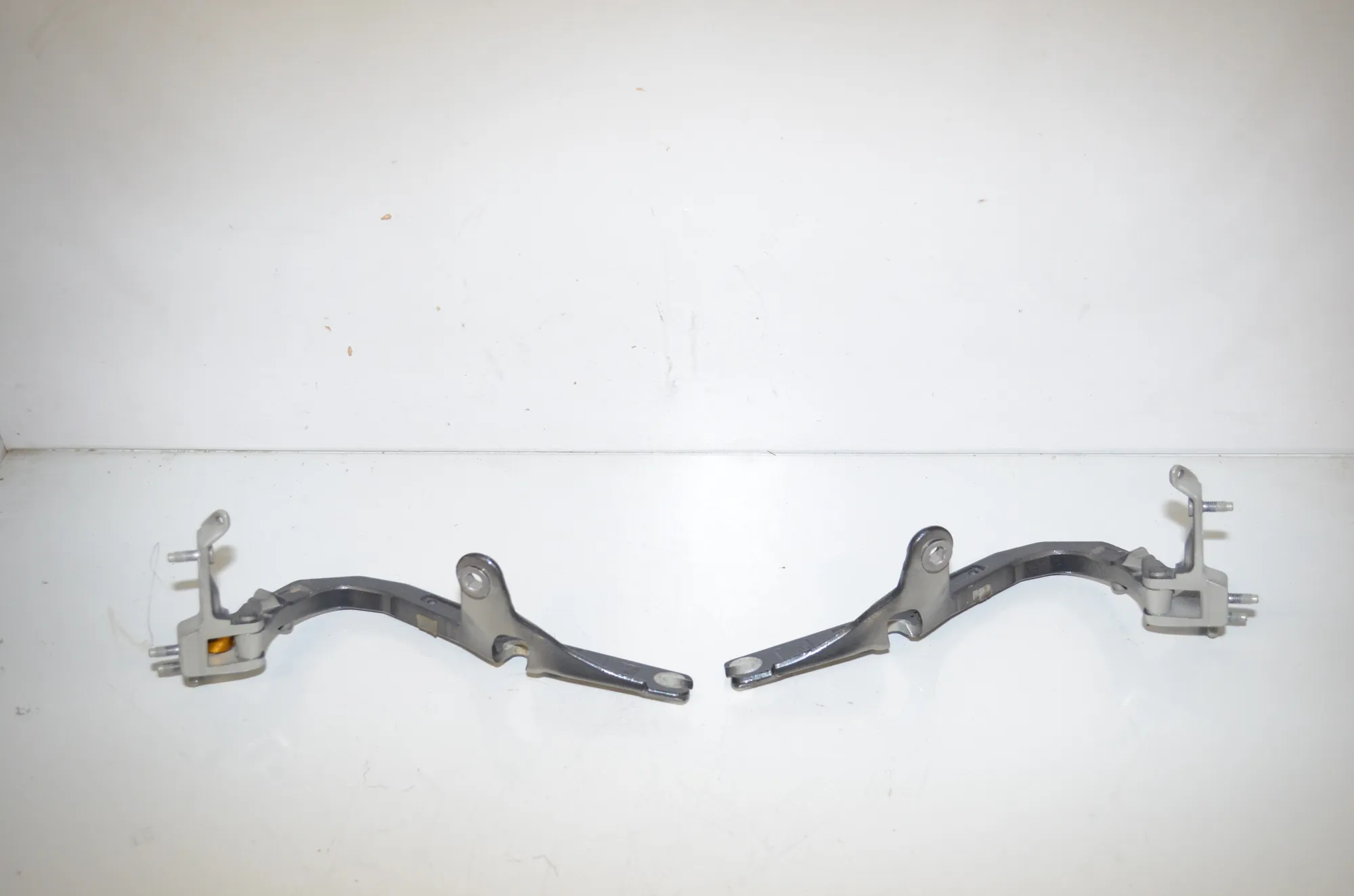 Left Side Bootlid Hinge – OEM 7295643 · BMW 3 Gran Turismo (F34) 320 d xDrive 2013 – 2