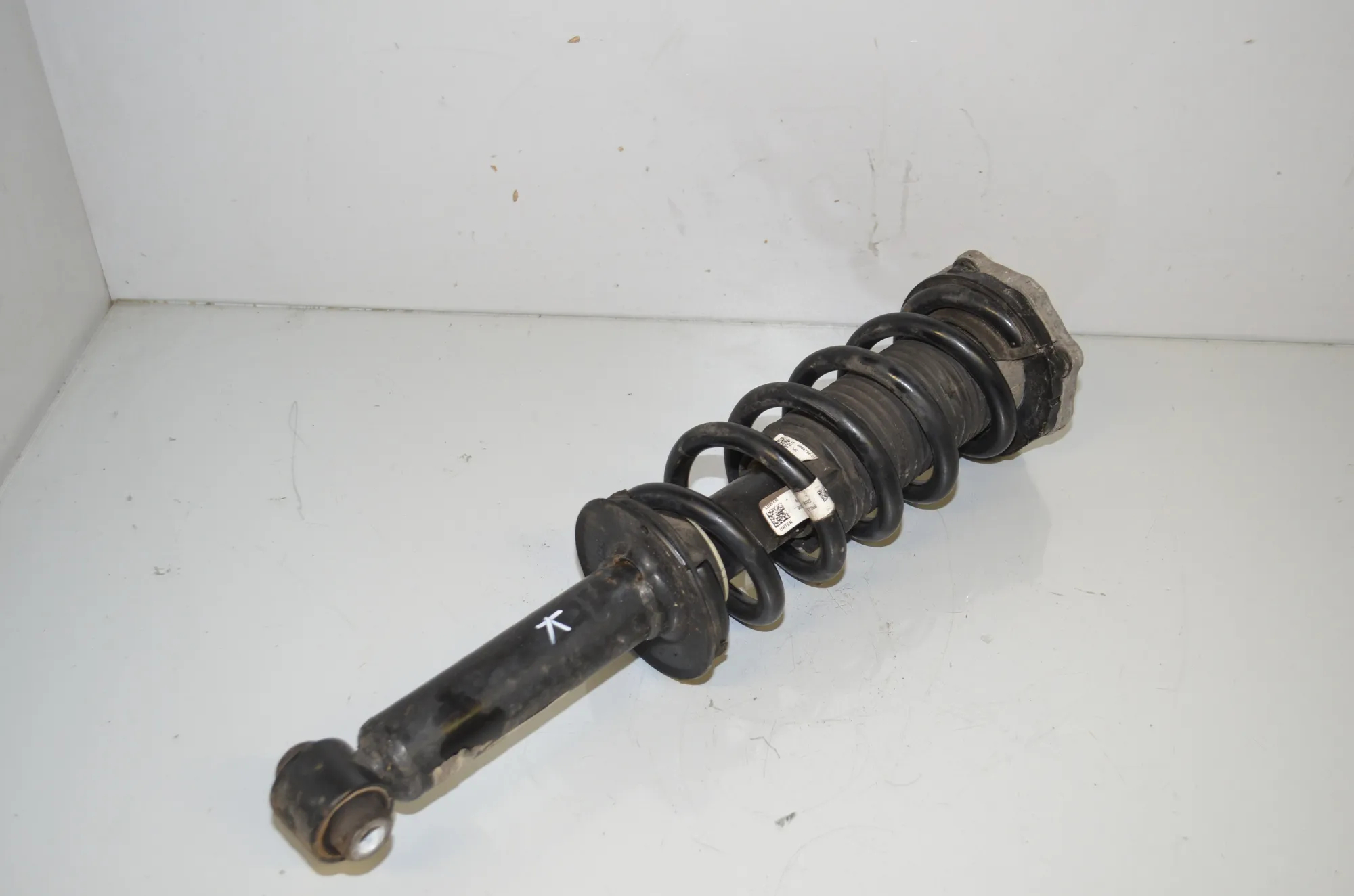 Rear Left Shock Absorber – OEM 6871805 · BMW X3 (G01, F97) (2017 - -) xDrive 30 e Plug-in-Hybrid 2022 – 2