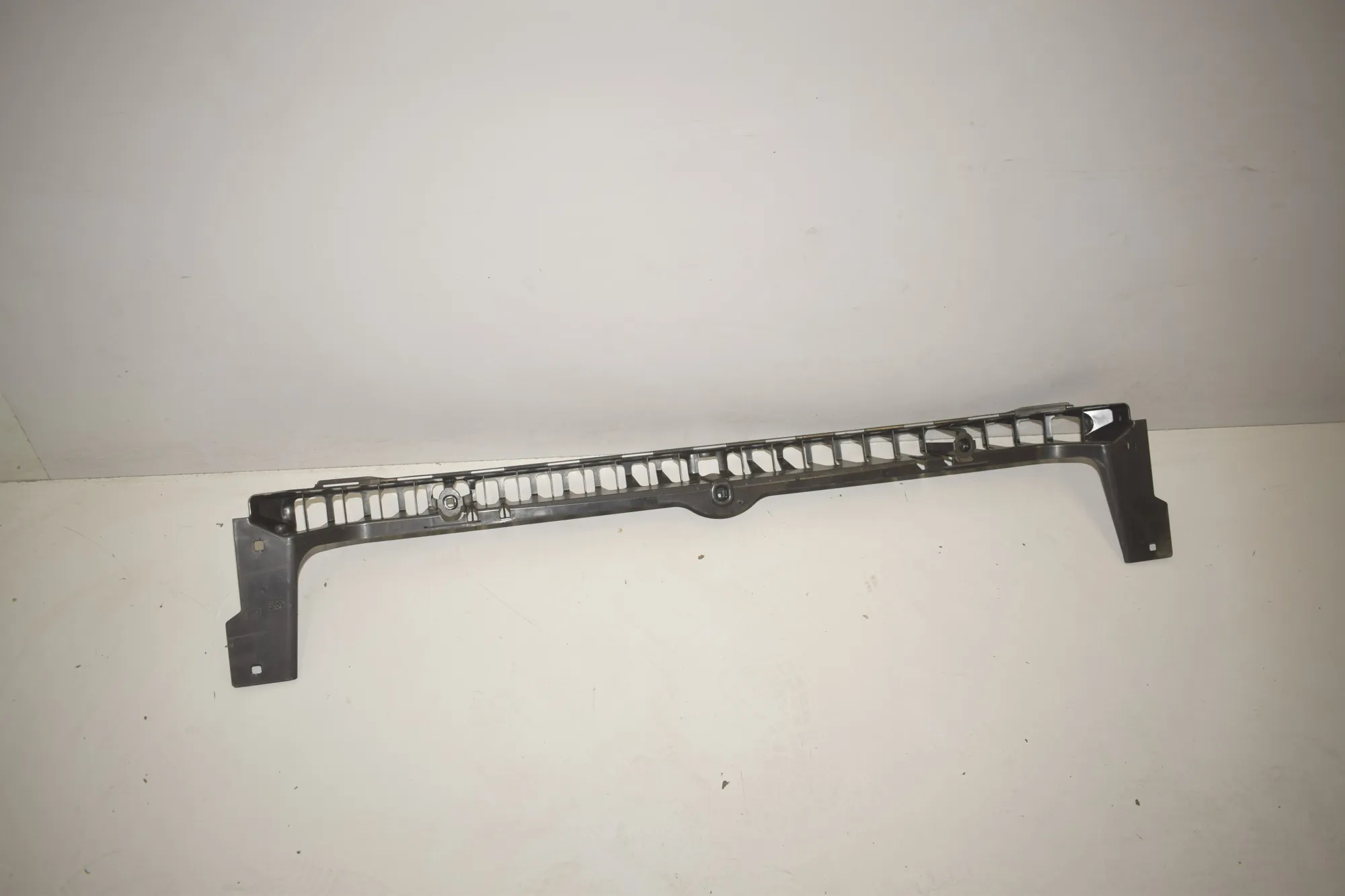 Rear Bumper Middle Bracket – OEM 7296779 · BMW i3 (I01) Electric 2019 – 3