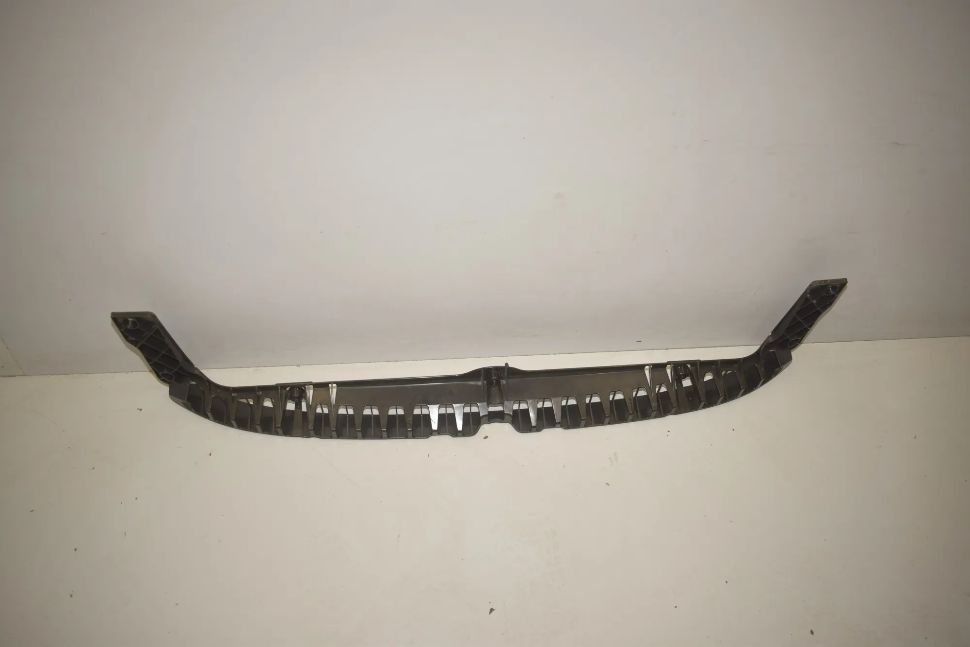 Rear Bumper Middle Bracket – OEM 7296779 · BMW i3 (I01) Electric 2019 – 2