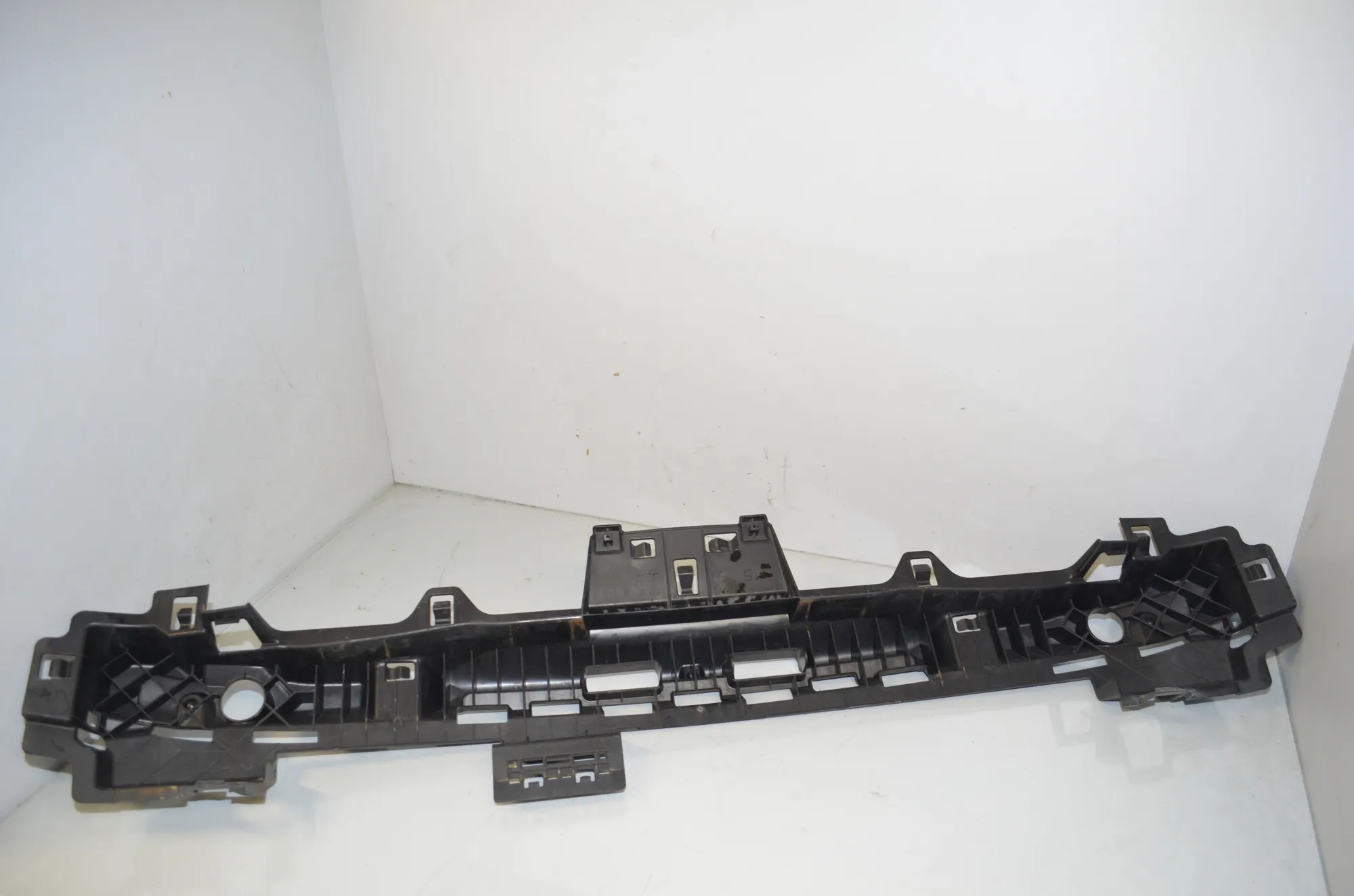 Rear Bumper Middle Bracket – OEM 7462344 · BMW i3 (I01) Electric 2019 – 4