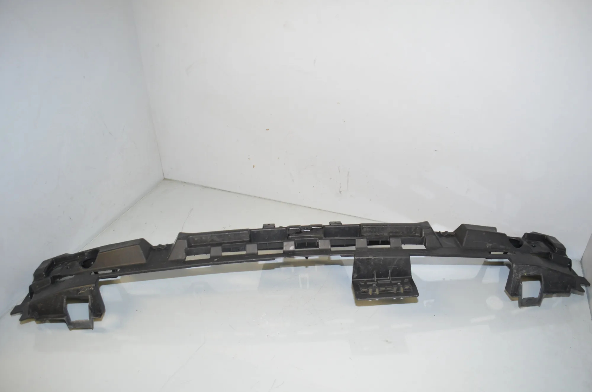 Rear Bumper Middle Bracket – OEM 7462344 · BMW i3 (I01) Electric 2019 – 2