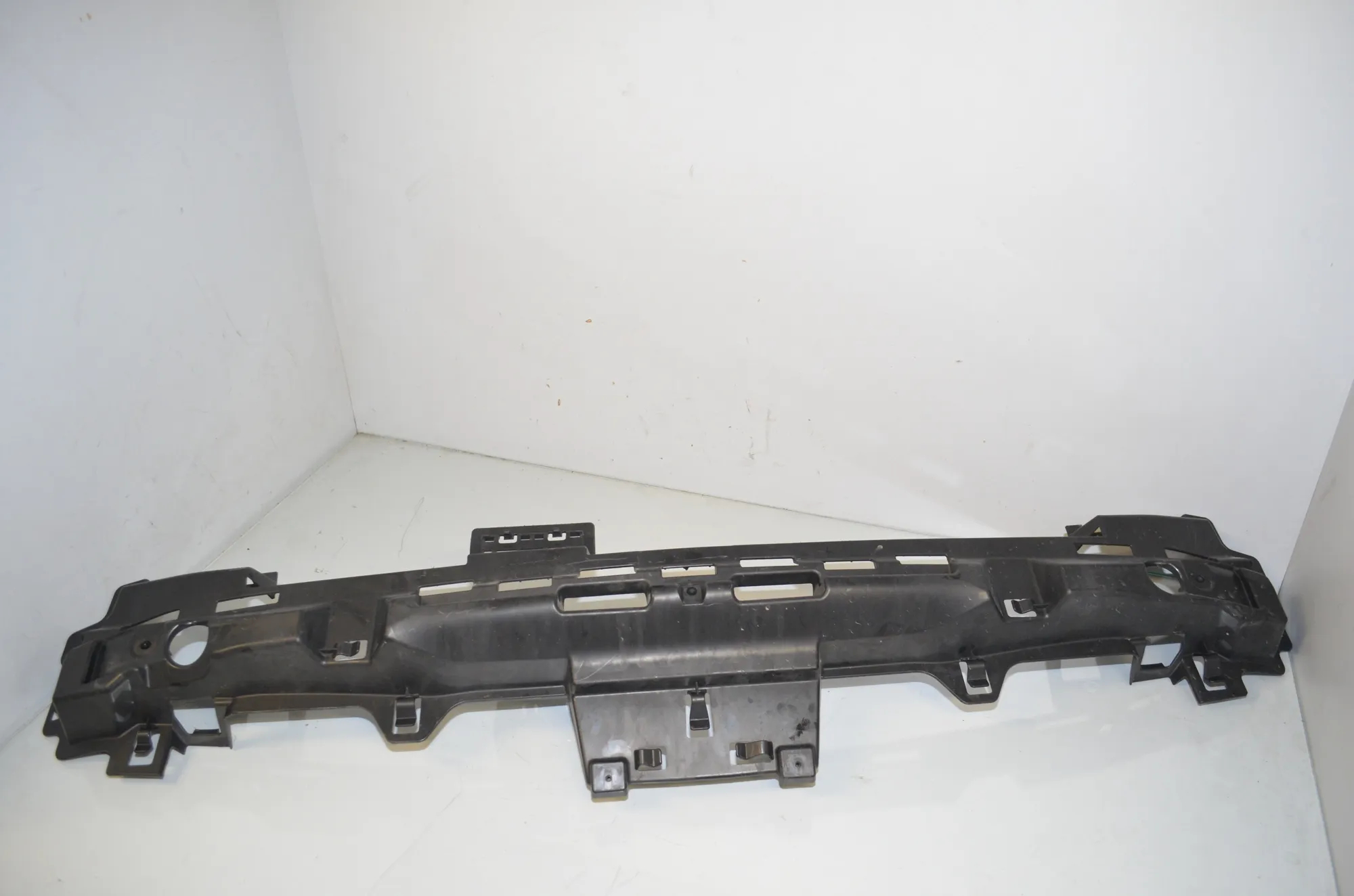 Rear Bumper Middle Bracket – OEM 7462344 · BMW i3 (I01) Electric 2019