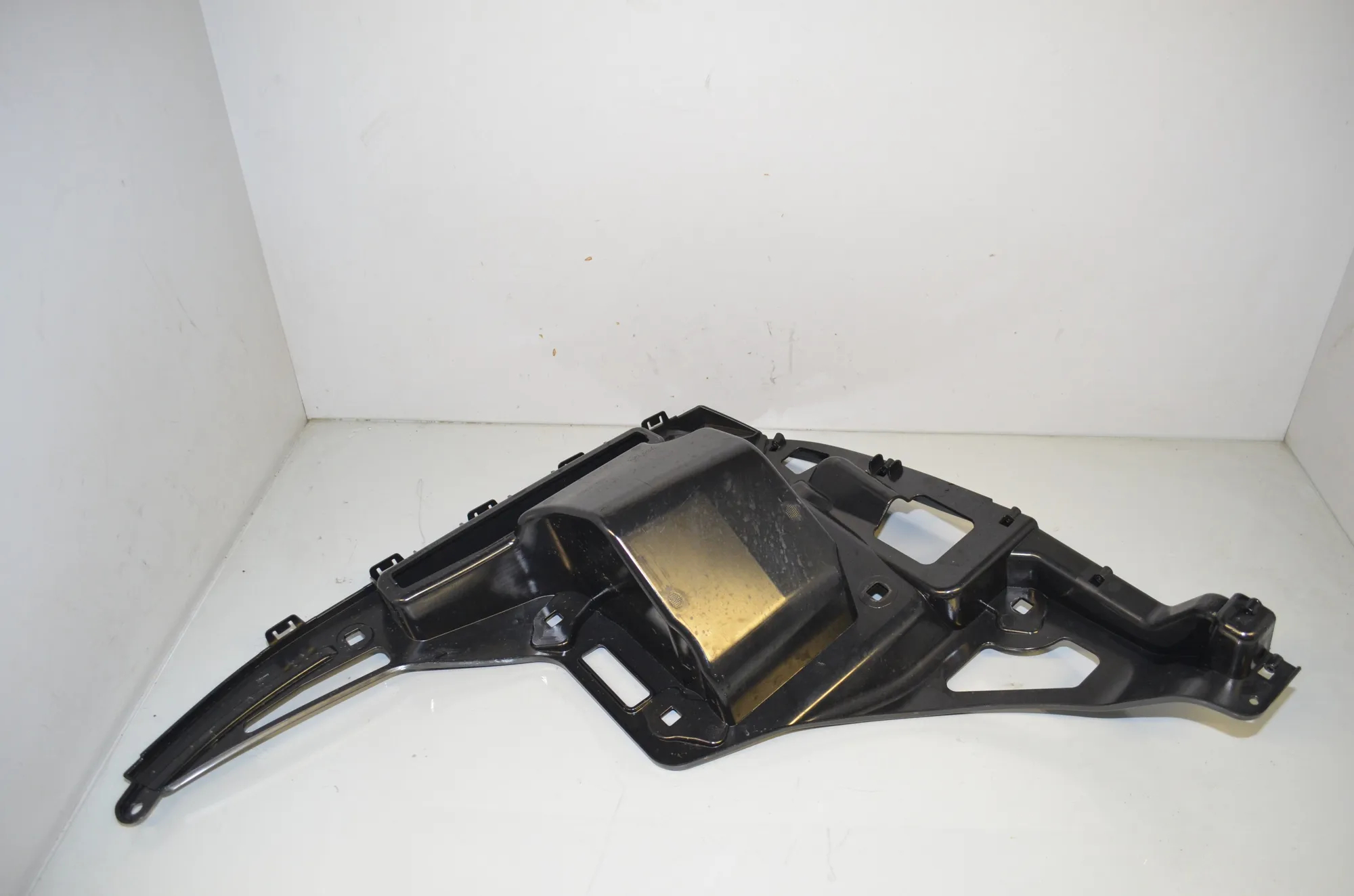 Rear Left Bumper Bracket – OEM 7296753 · BMW i3 (I01) Electric 2019 – 3