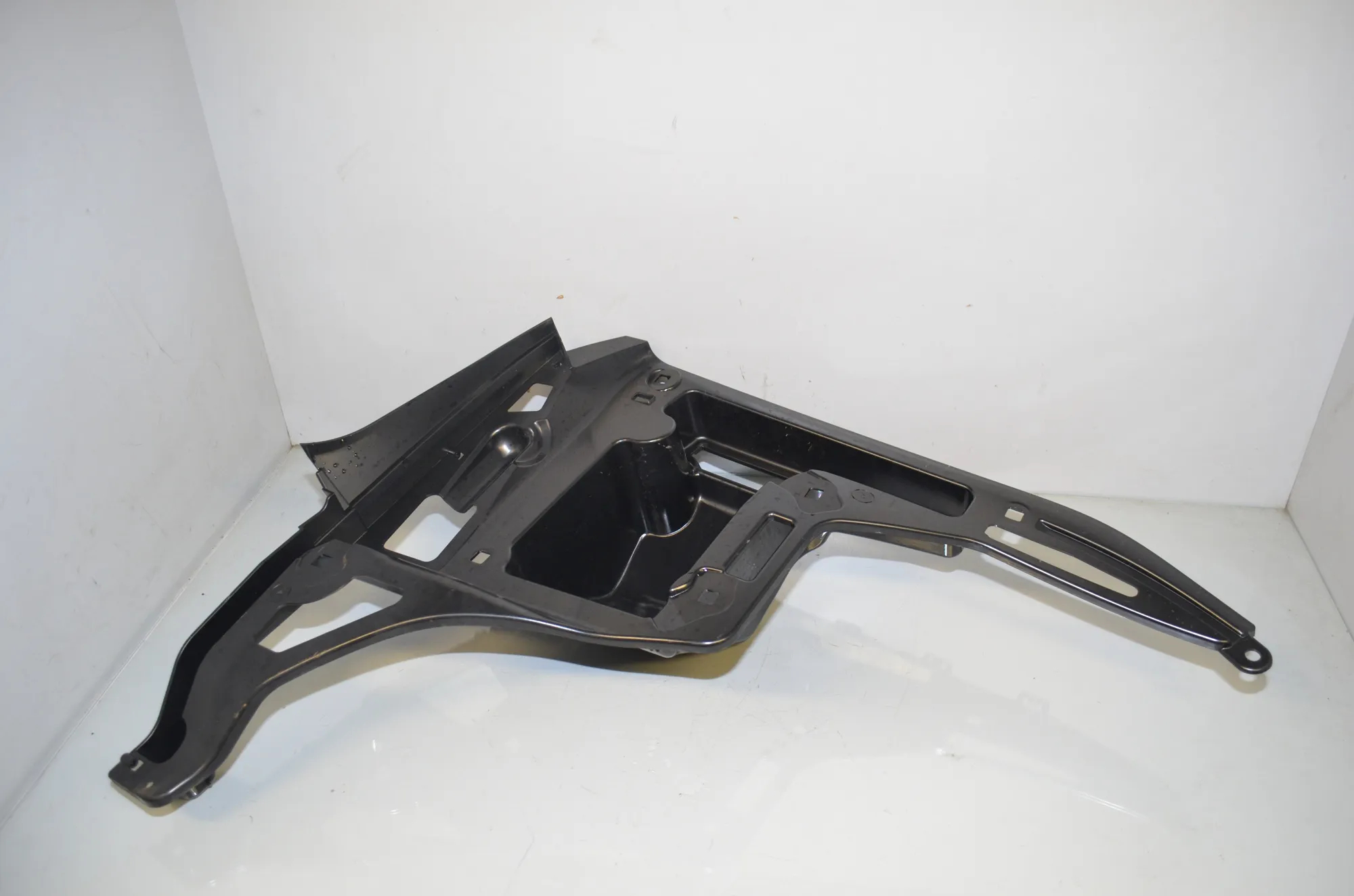 Rear Left Bumper Bracket – OEM 7296753 · BMW i3 (I01) Electric 2019