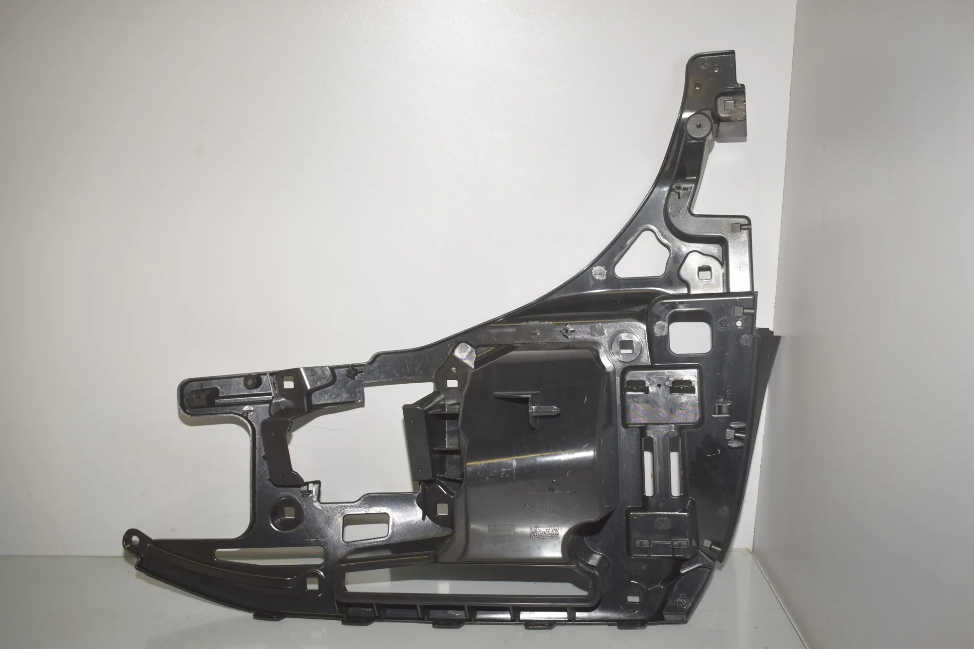 Rear Right Bumper Bracket – OEM 7296754 · BMW i3 (I01) Electric 2019 – 3