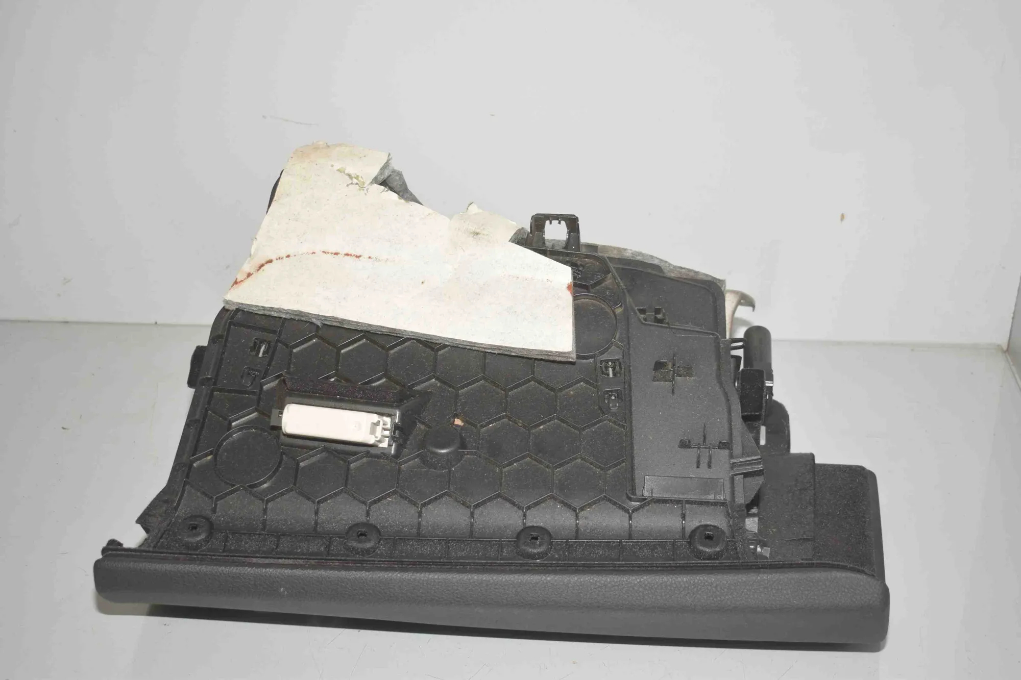 Glove Compartment – OEM 9239345 · BMW 3 Gran Turismo (F34) 320 d xDrive 2013 – 4