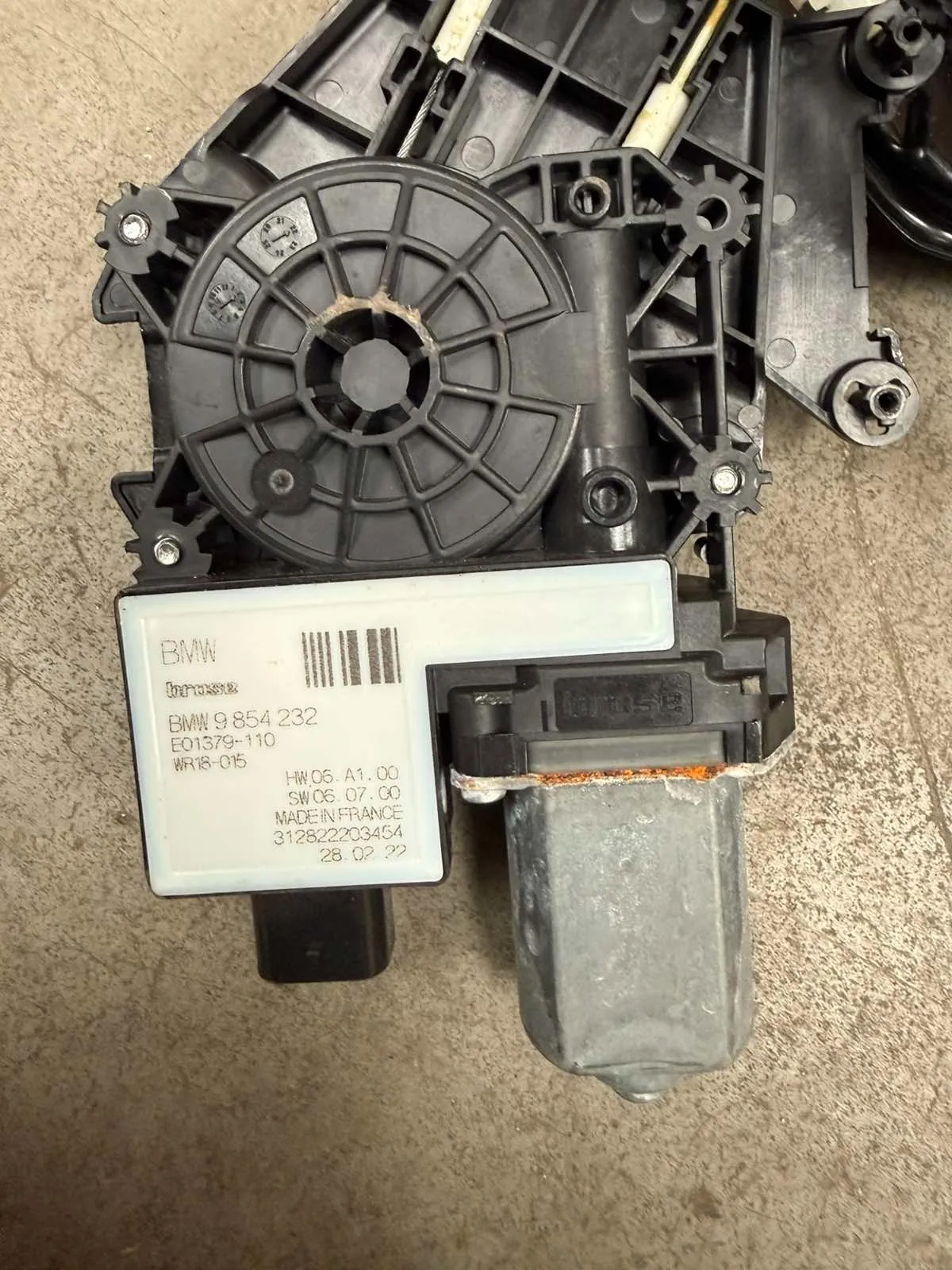 Rear Right Door Window Regulator – OEM 9854496 · BMW i4 (G26) BMW i4 (G26) eDrive35 2022 – 7