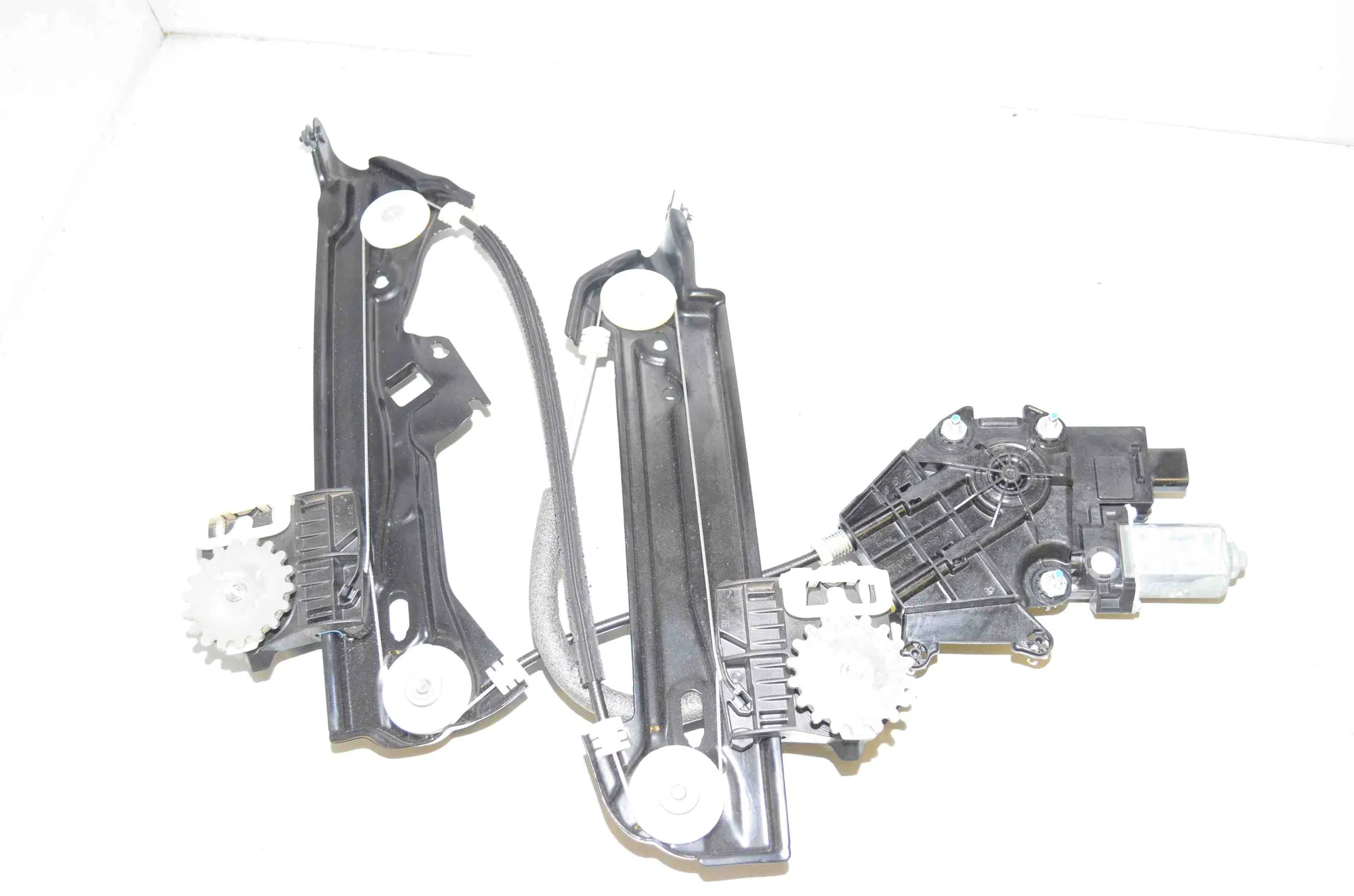 Rear Right Door Window Regulator – OEM 9854496 · BMW i4 (G26) BMW i4 (G26) eDrive35 2022