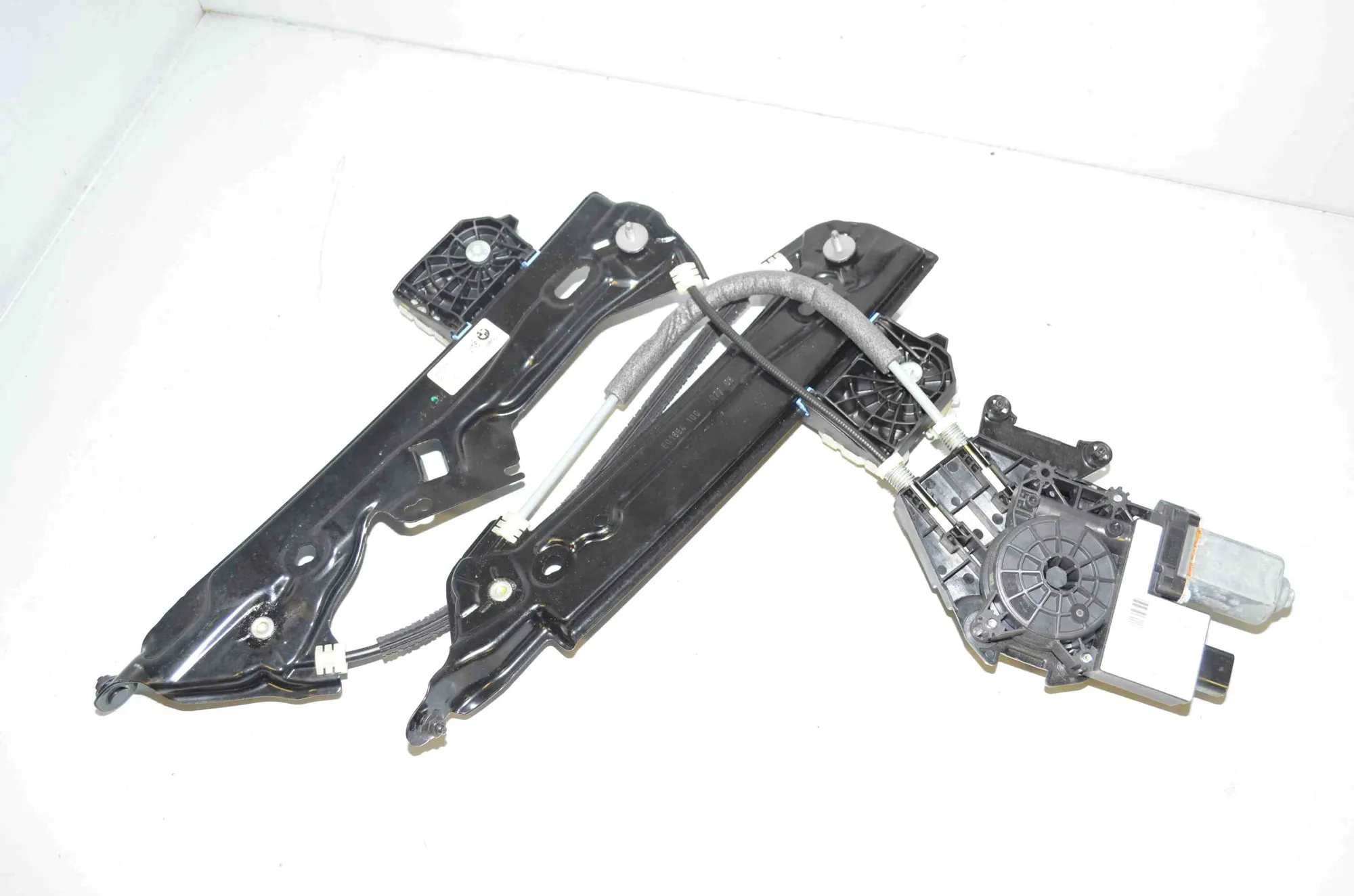 Rear Right Door Window Regulator – OEM 9854496 · BMW i4 (G26) BMW i4 (G26) eDrive35 2022 – 4