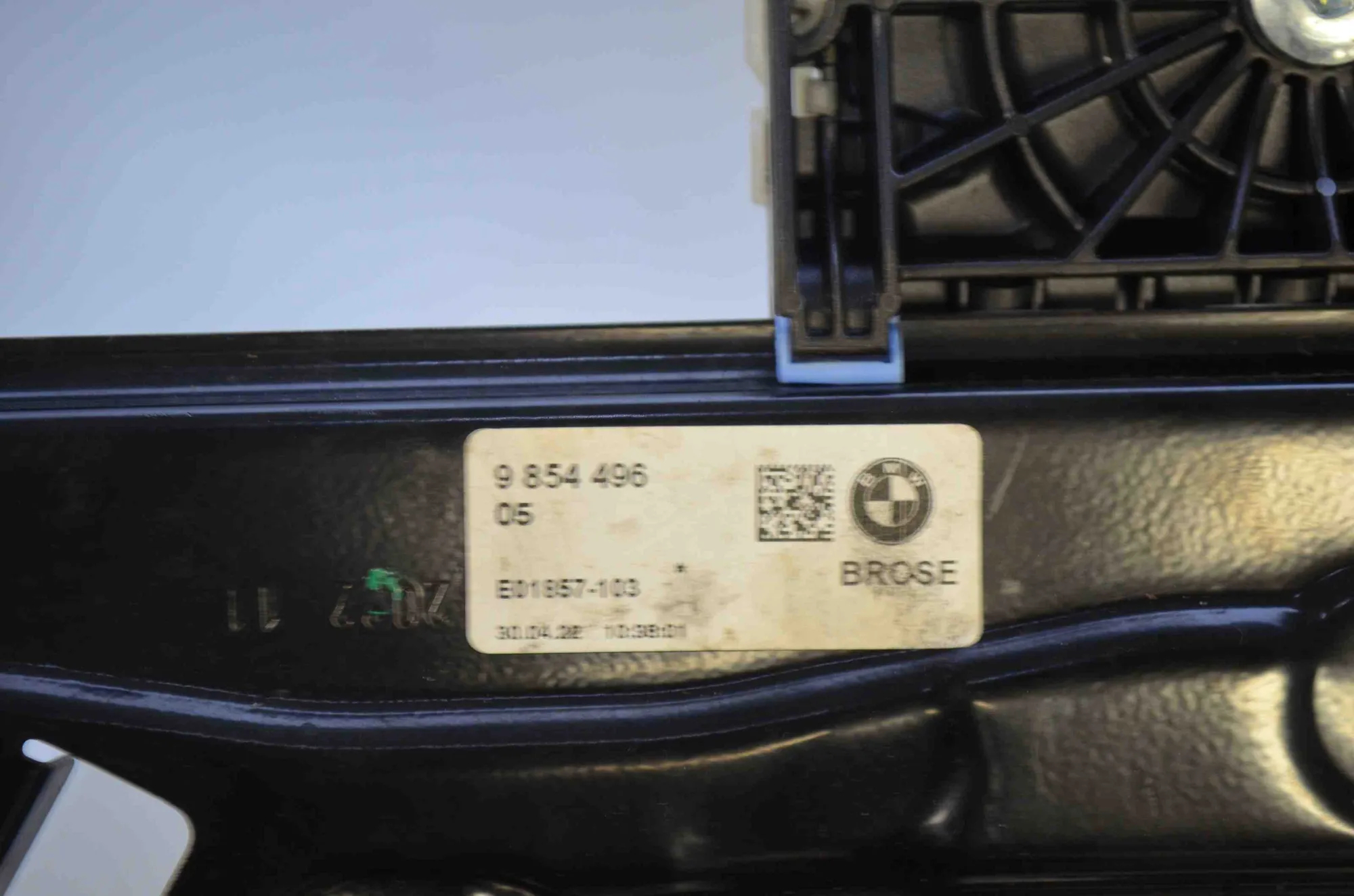 Rear Right Door Window Regulator – OEM 9854496 · BMW i4 (G26) BMW i4 (G26) eDrive35 2022 – 5