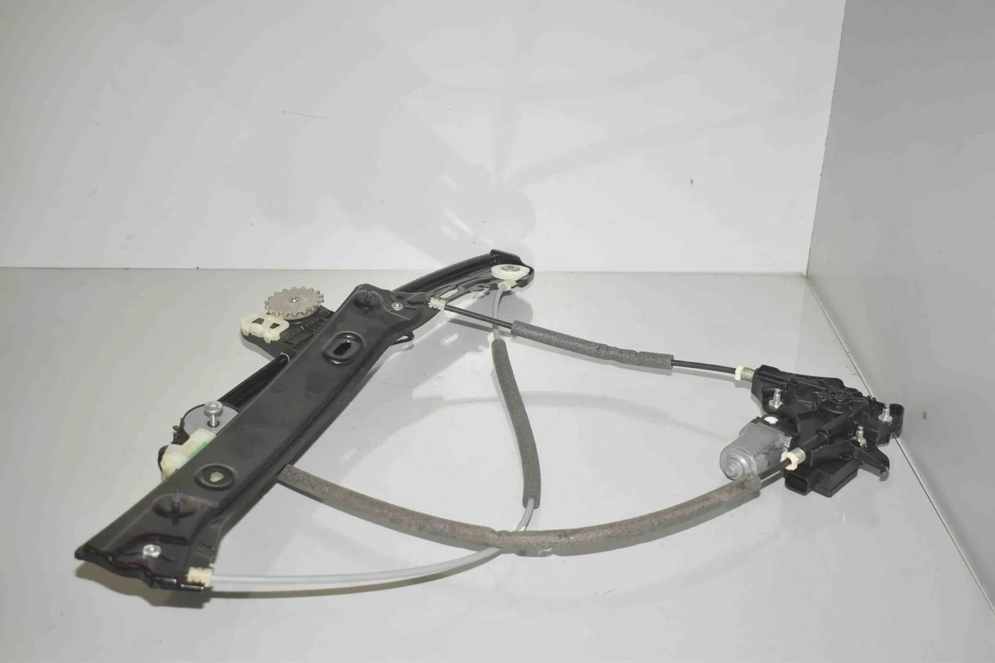 Front Right Door Window Regulator – OEM 9854492 · BMW i4 (G26) BMW i4 (G26) eDrive40 2024 – 2