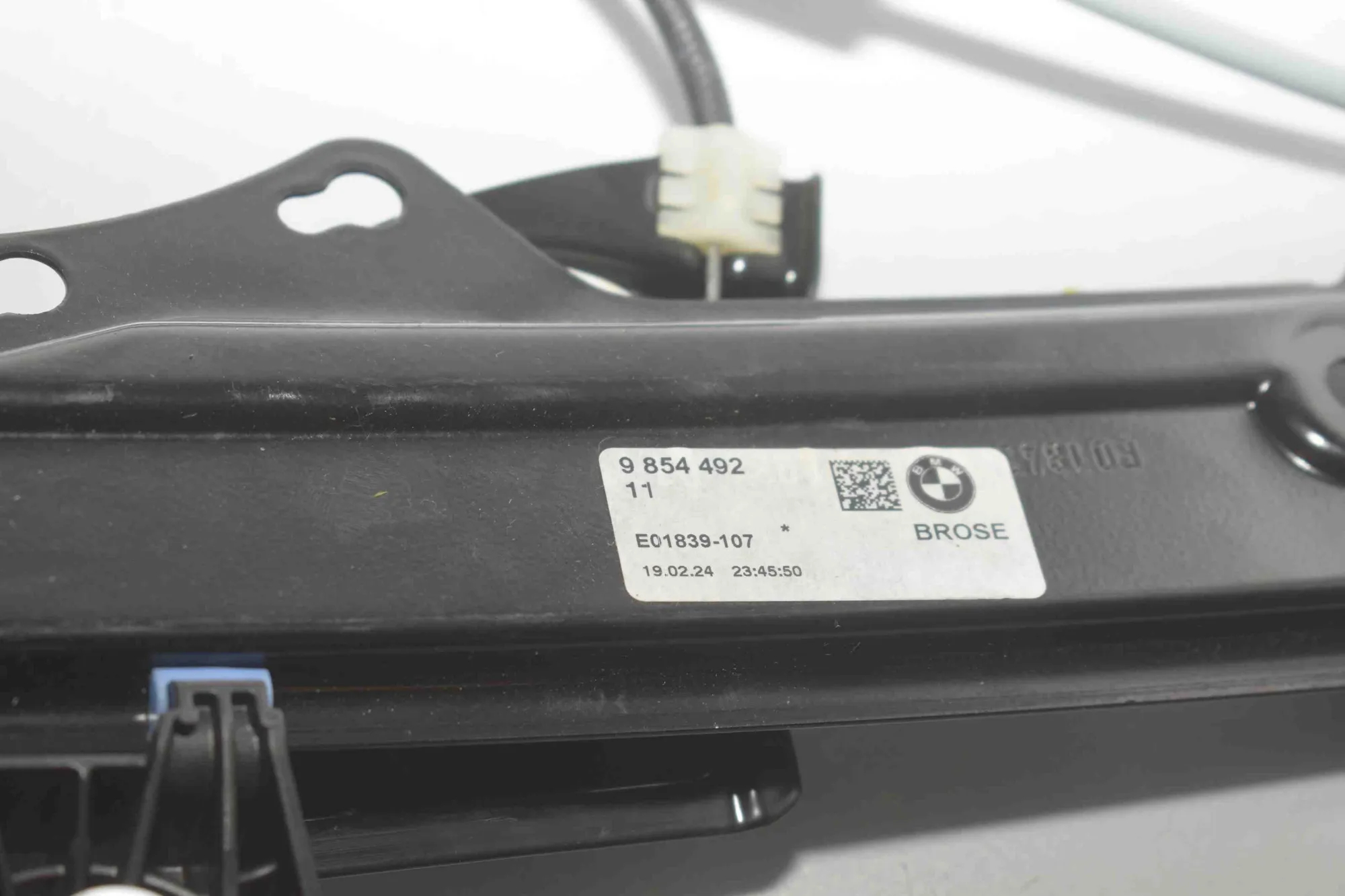 Front Right Door Window Regulator – OEM 9854492 · BMW i4 (G26) BMW i4 (G26) eDrive40 2024 – 4