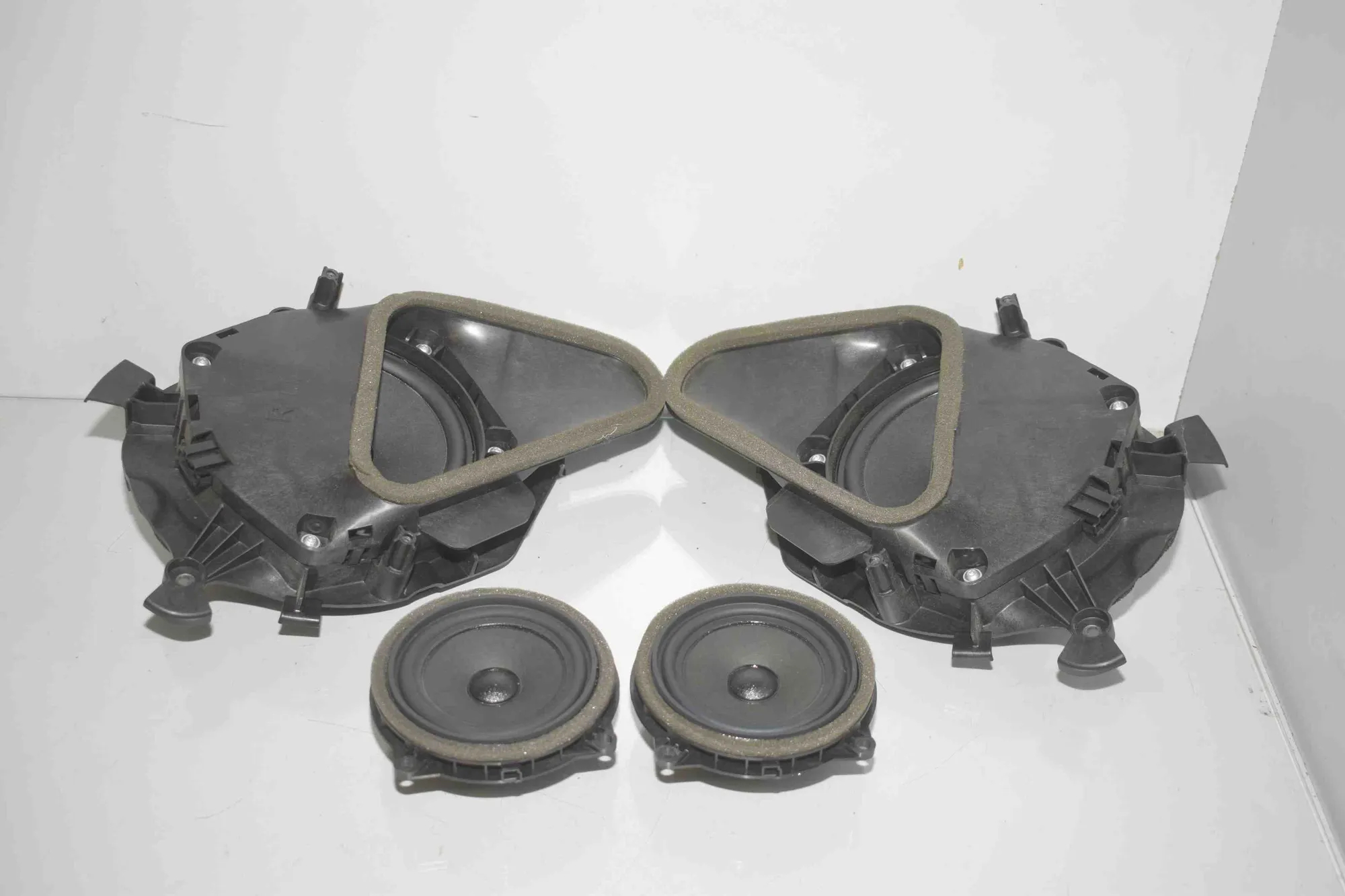 Front Left Door Speaker – OEM 9274700 · BMW i3 (I01) Electric 2019 – 2