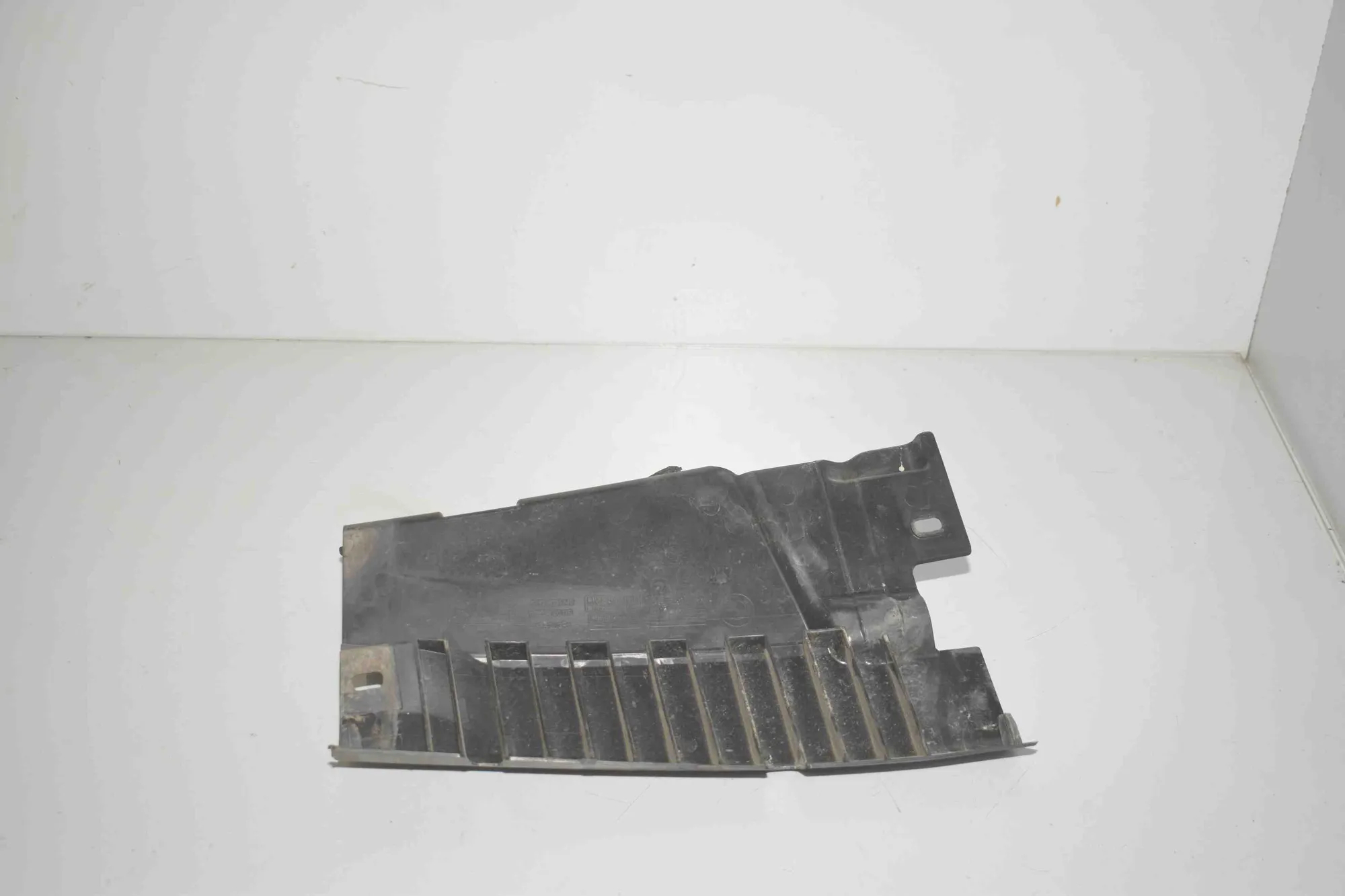 Rear Right Bumper Bracket – OEM 8091740 · BMW X7 (G07) BMW X7 (G07) xDrive 30 d 2019