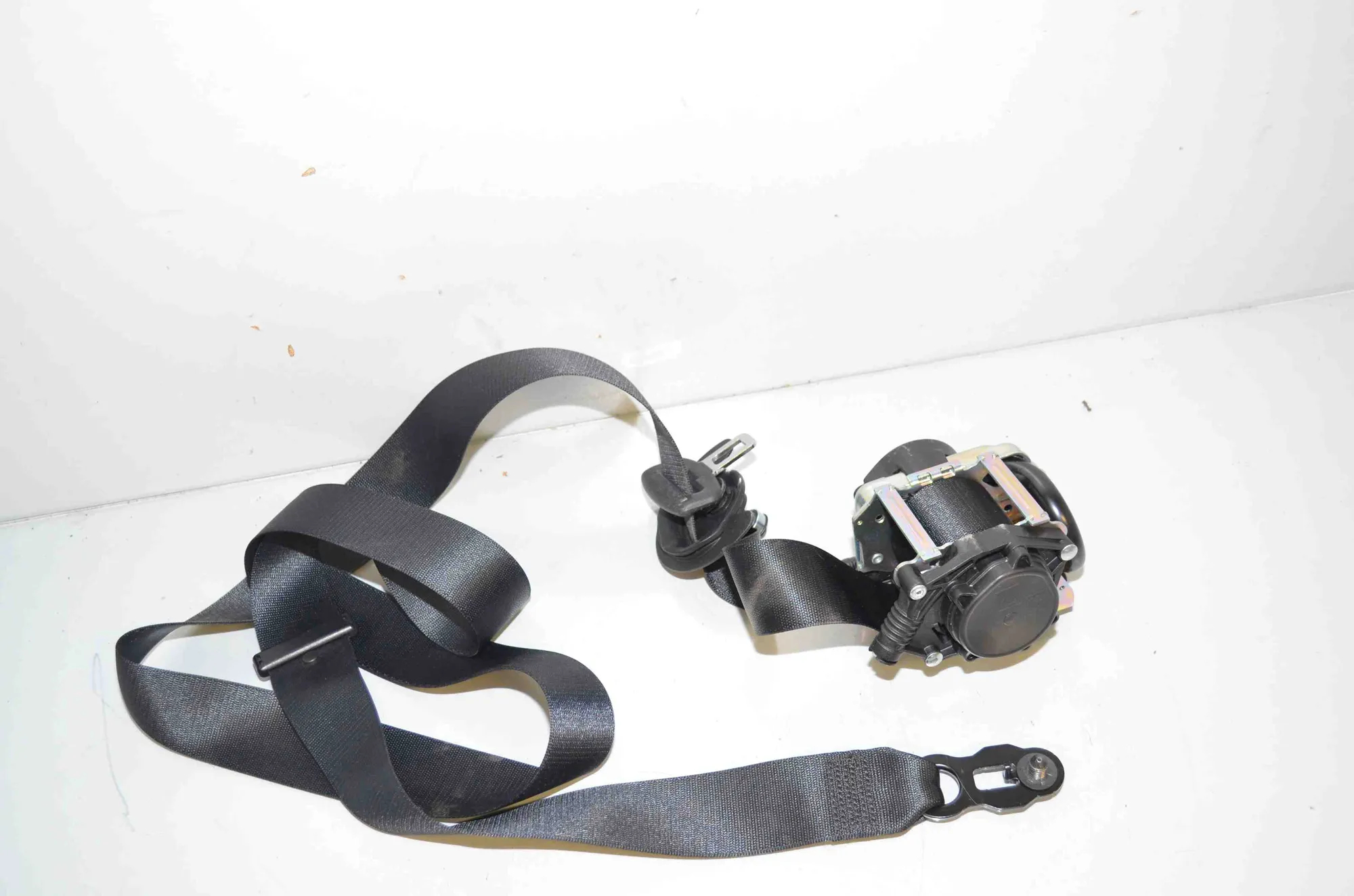 Front Left Seatbelt – OEM 5A32DF3 · BMW 7 (G70) BMW 7 (G70) 740i xDrive 2024