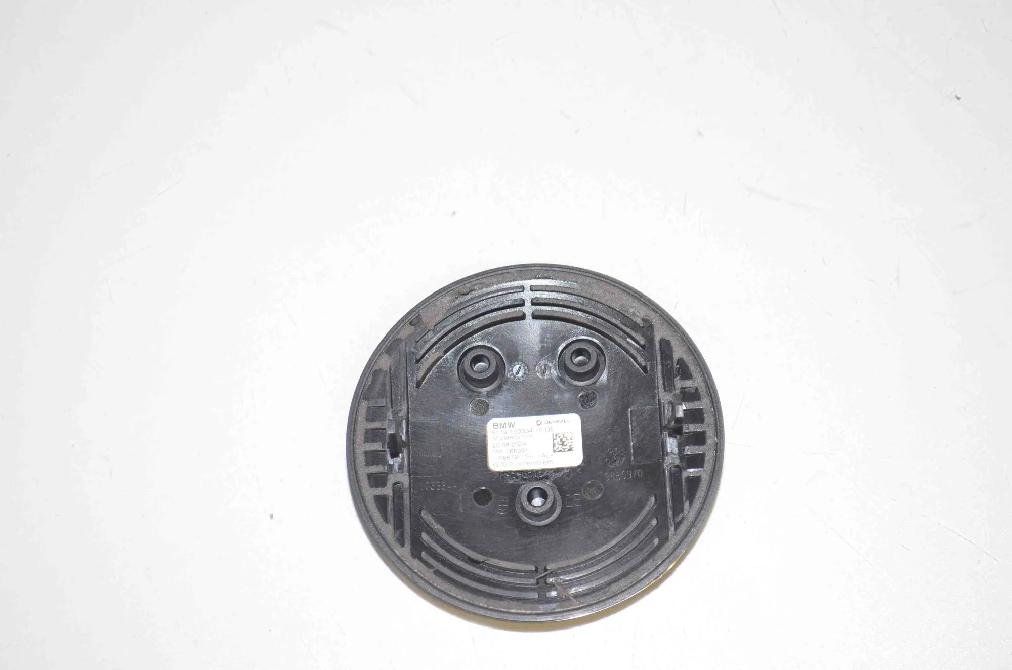 Car Manufacturer Badge Emblem – OEM 9880970 · BMW 7 (G70) BMW 7 (G70) 740i xDrive 2024 – 4