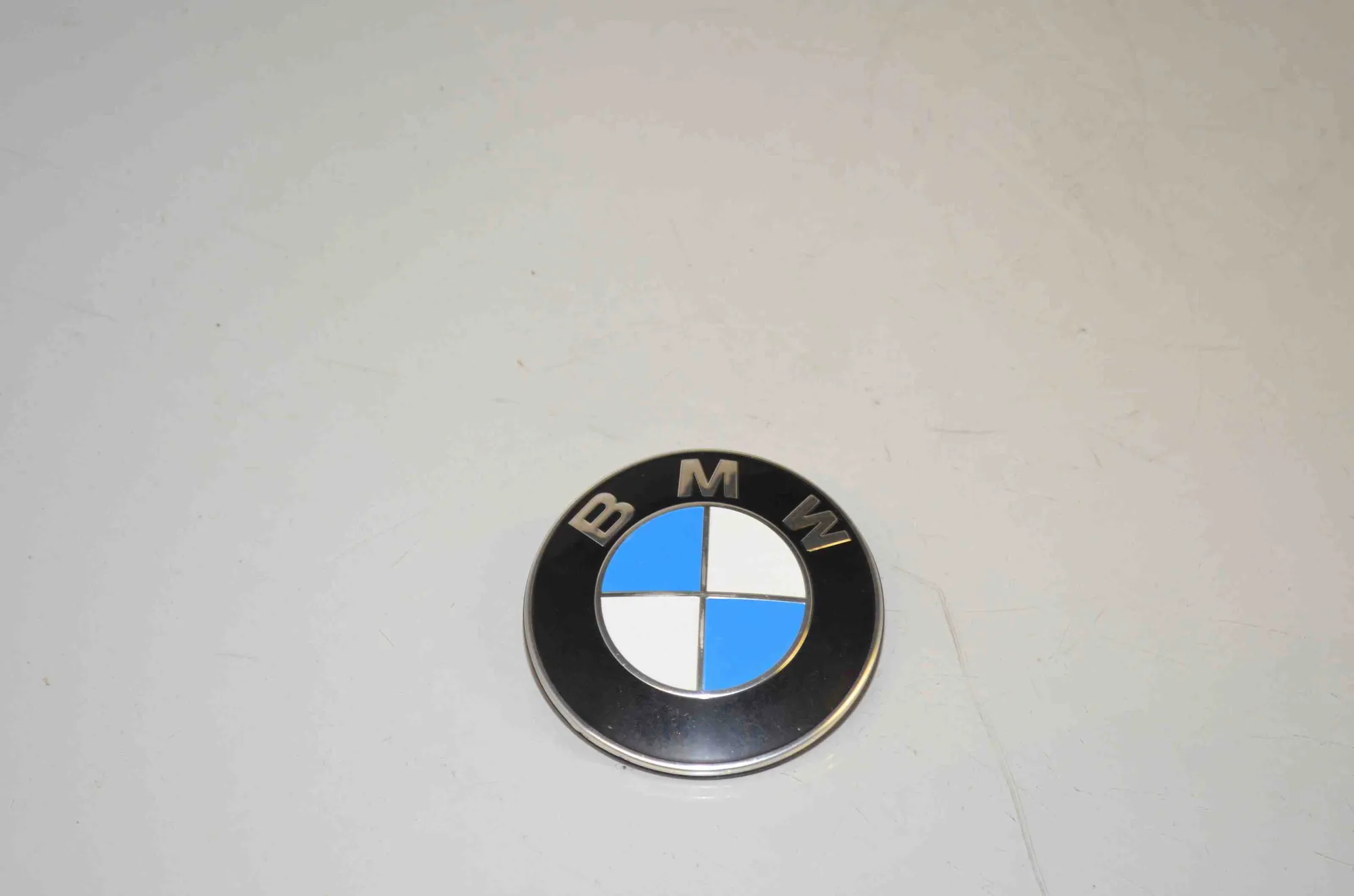 Car Manufacturer Badge Emblem – OEM 9880970 · BMW 7 (G70) BMW 7 (G70) 740i xDrive 2024 – 3