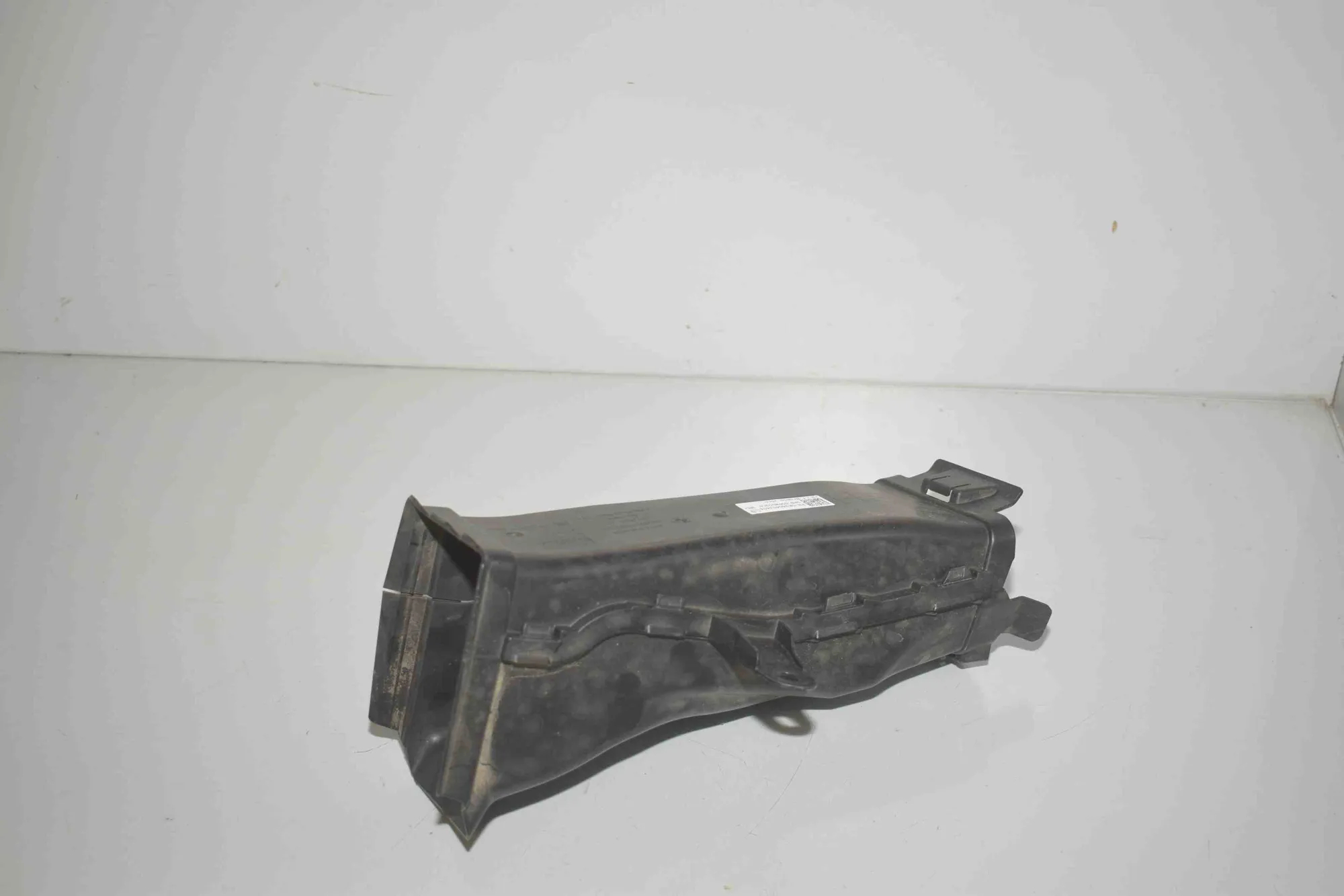 Air Intake Duct Part – OEM 9464034 · BMW 7 (G70) BMW 7 (G70) 740i xDrive 2025 – 3