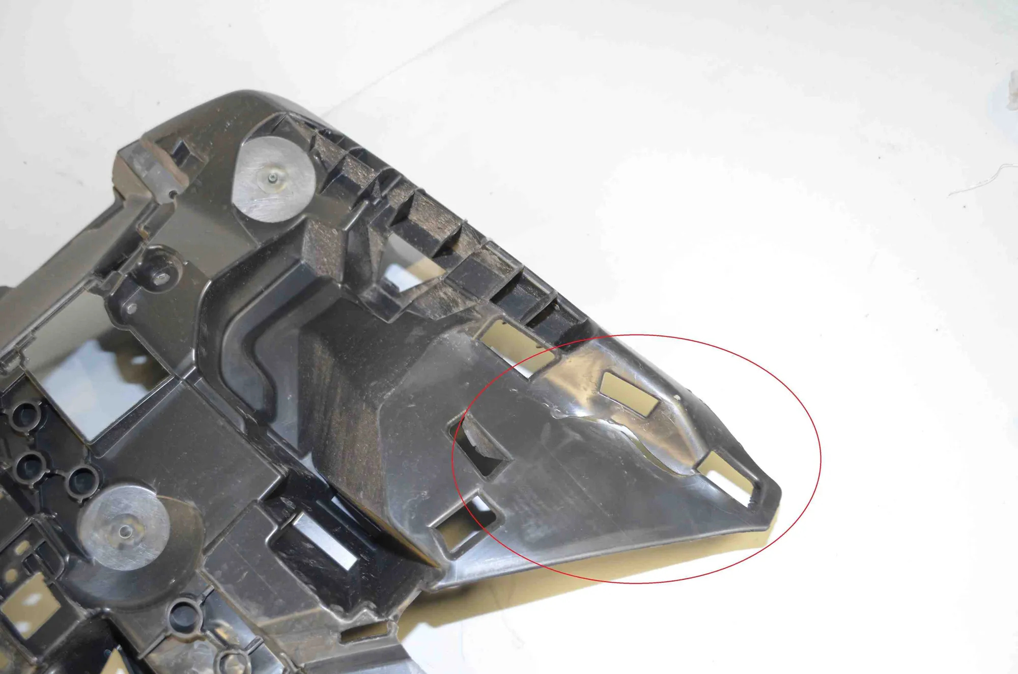 Front Left Bumper Bracket – OEM 5A67221 · BMW 7 (G70) BMW 7 (G70) 740i xDrive 2024 – 2