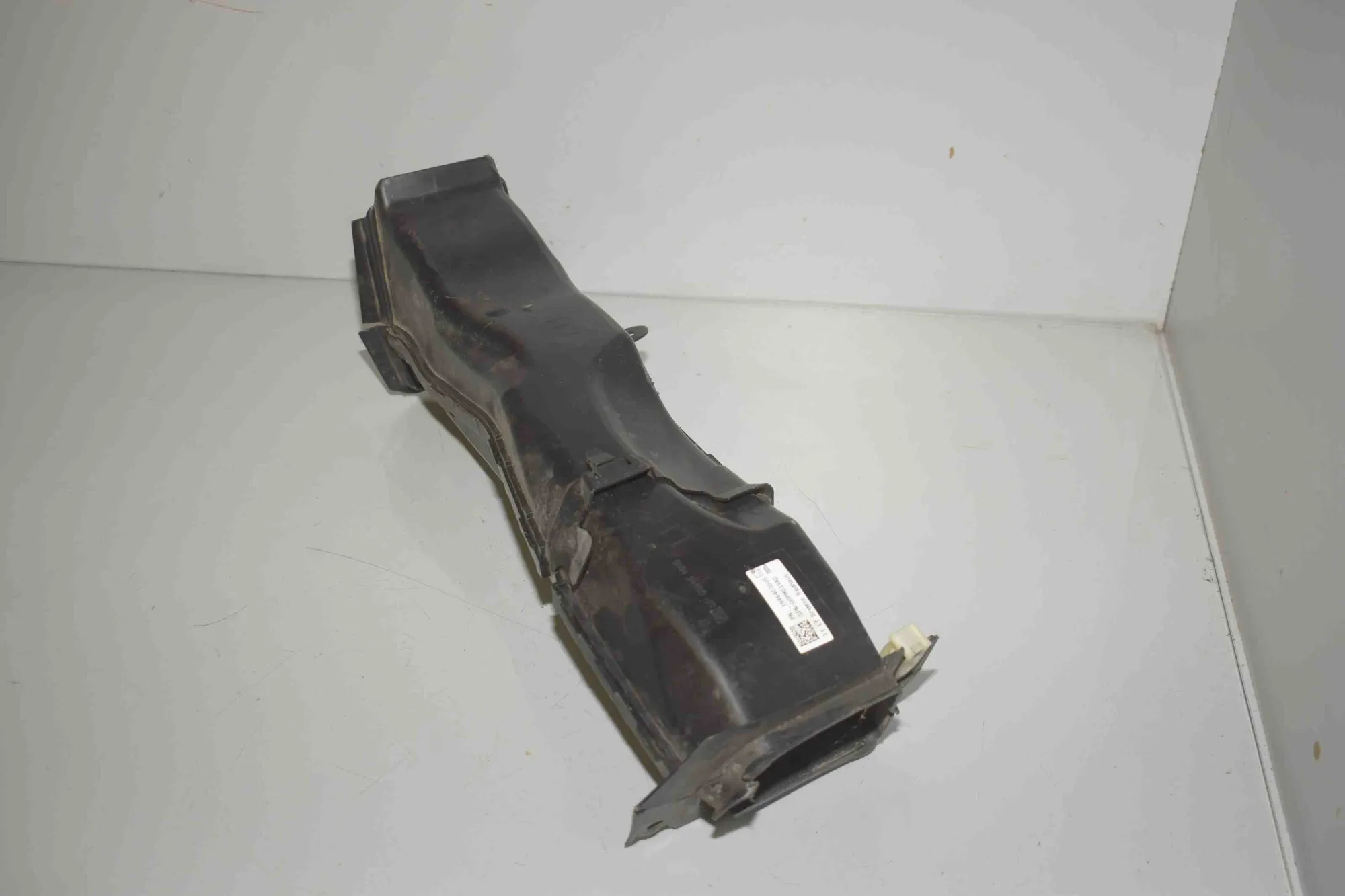 Air Intake Duct Part – OEM 9464033 · BMW 7 (G70) BMW 7 (G70) 740i xDrive 2025 – 4