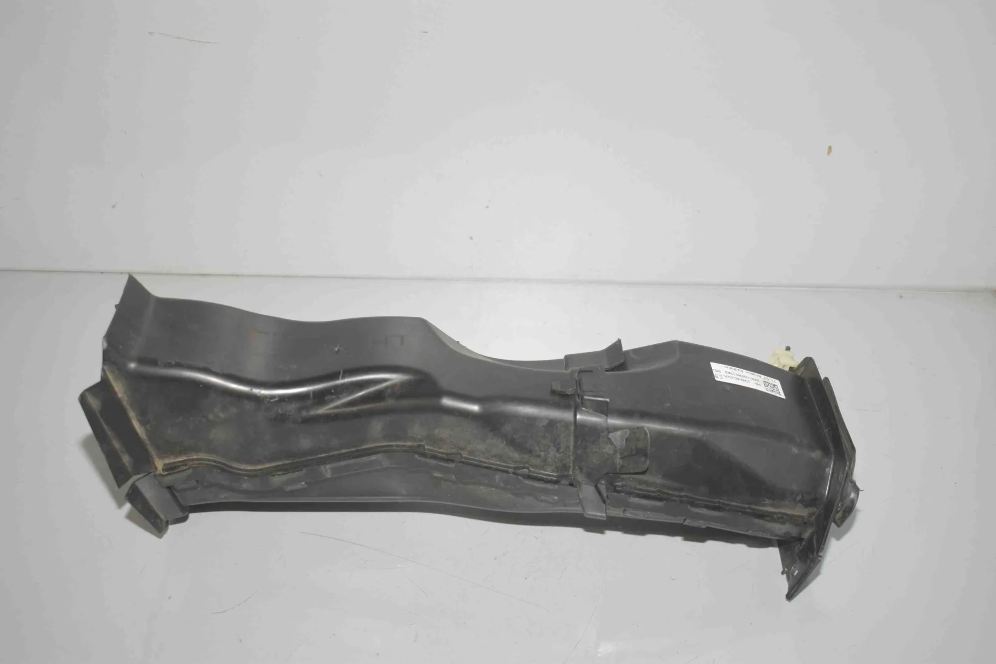 Air Intake Duct Part – OEM 9464033 · BMW 7 (G70) BMW 7 (G70) 740i xDrive 2025
