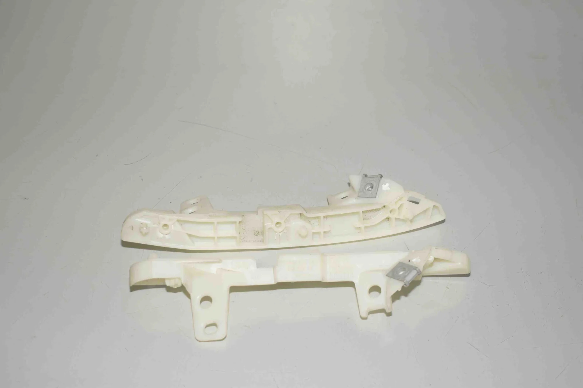 Bracket – OEM 9464049 · BMW 7 (G70) BMW 7 (G70) 740i xDrive 2025 – 3