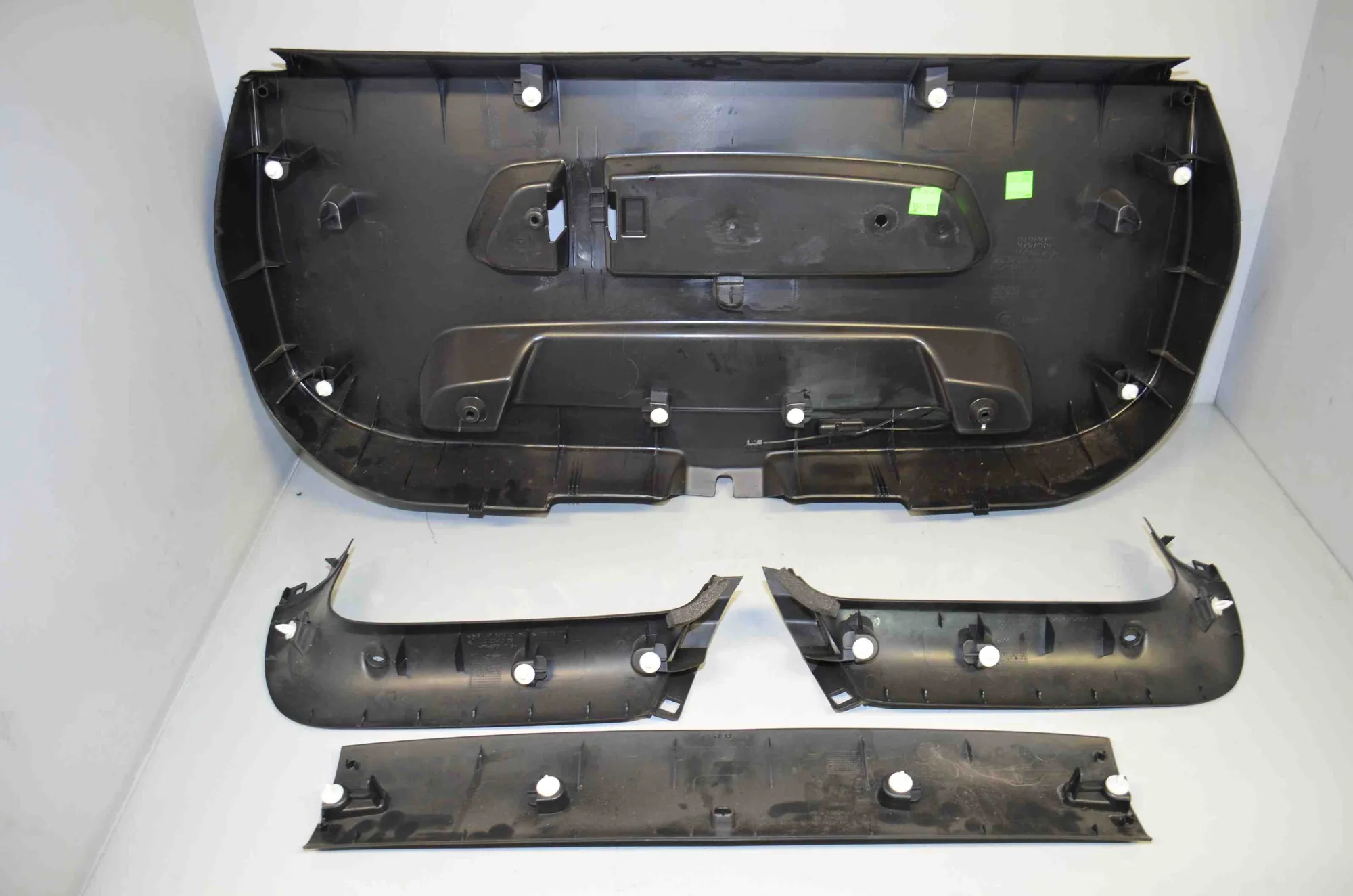 Tailgate Bootlid Cover Trim – OEM 2990128 · BMW X1 (E84) sDrive 20 i 2013 – 4