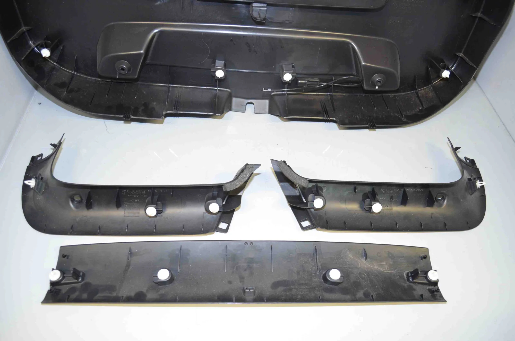 Tailgate Bootlid Cover Trim – OEM 2990128 · BMW X1 (E84) sDrive 20 i 2013 – 6