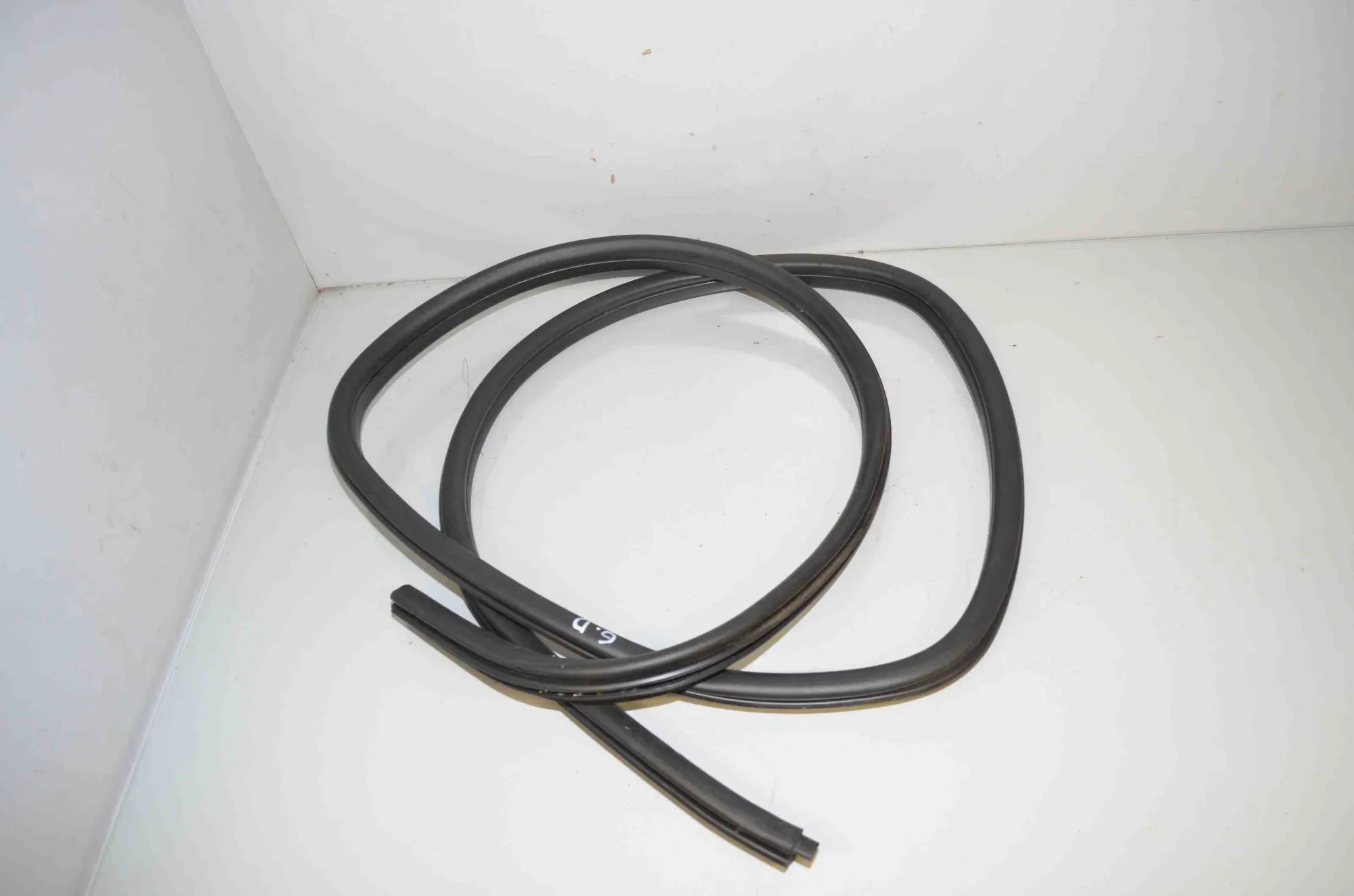 Rear Right Door Seal Rubber – OEM 2993436 · BMW X1 (E84) sDrive 20 i 2013 – 2