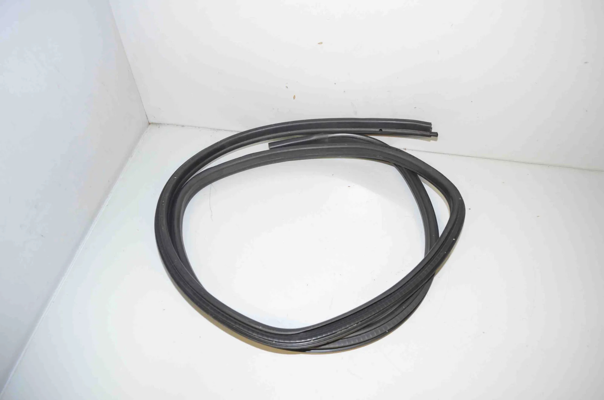 Rear Right Door Seal Rubber – OEM 2993436 · BMW X1 (E84) sDrive 20 i 2013 – 3