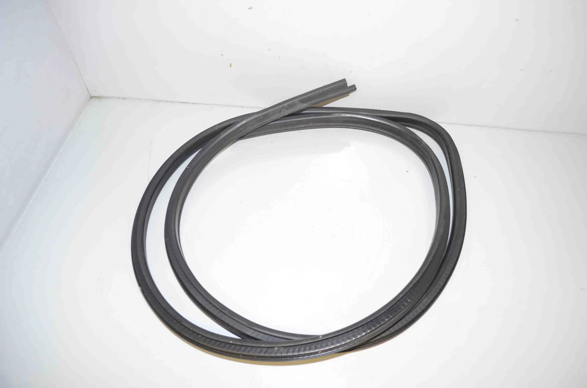 Front Right Door Seal Rubber – OEM 2993435 · BMW X1 (E84) sDrive 20 i 2013 – 3