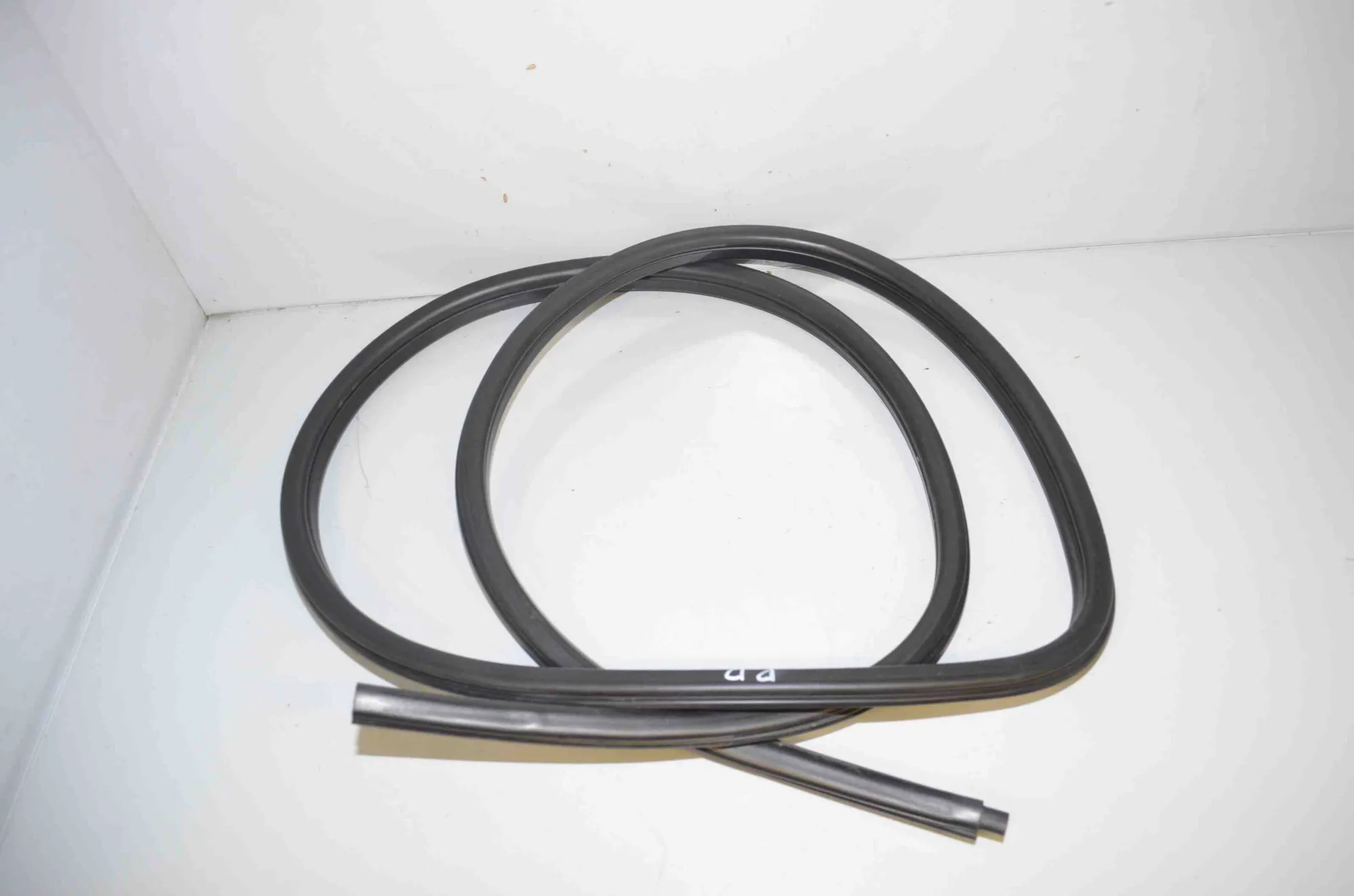Front Right Door Seal Rubber – OEM 2993435 · BMW X1 (E84) sDrive 20 i 2013 – 2