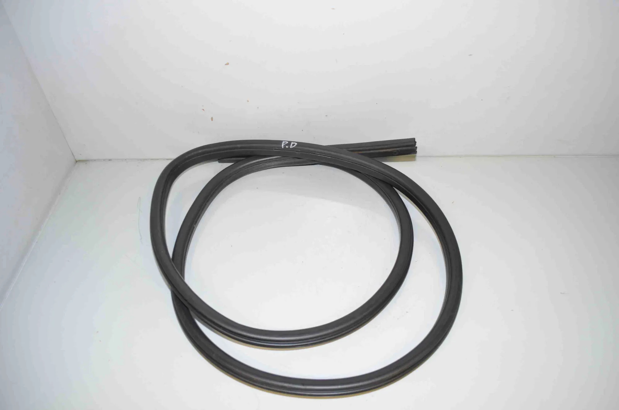 Front Right Door Seal Rubber – OEM 2993435 · BMW X1 (E84) sDrive 20 i 2013