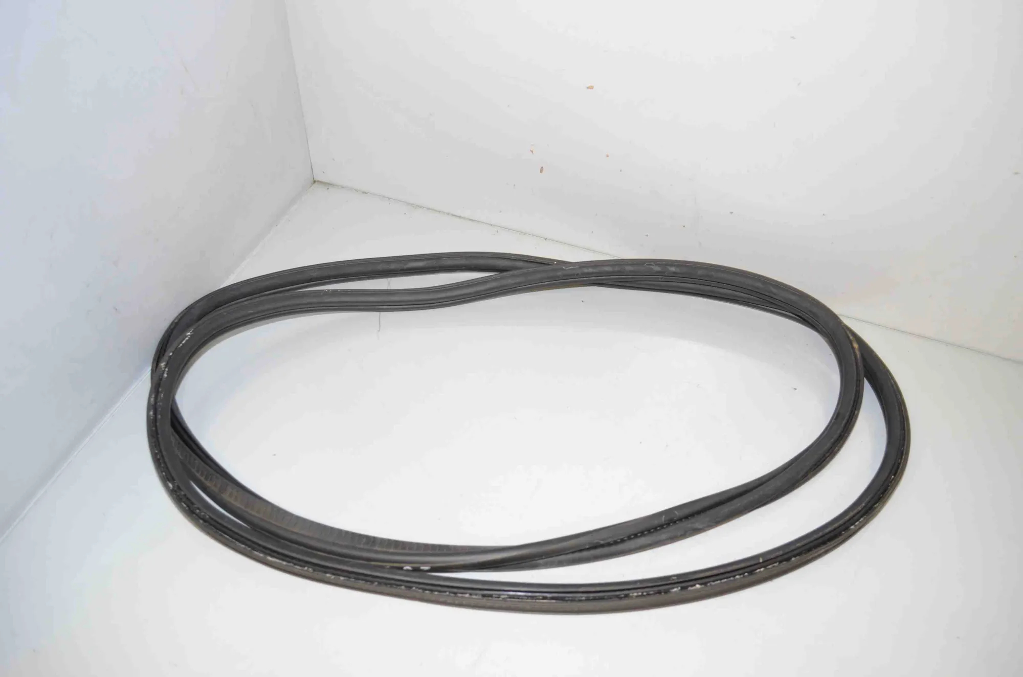 Tailgate Rubber Seal – OEM 2990474 · BMW X1 (E84) sDrive 20 i 2013 – 3