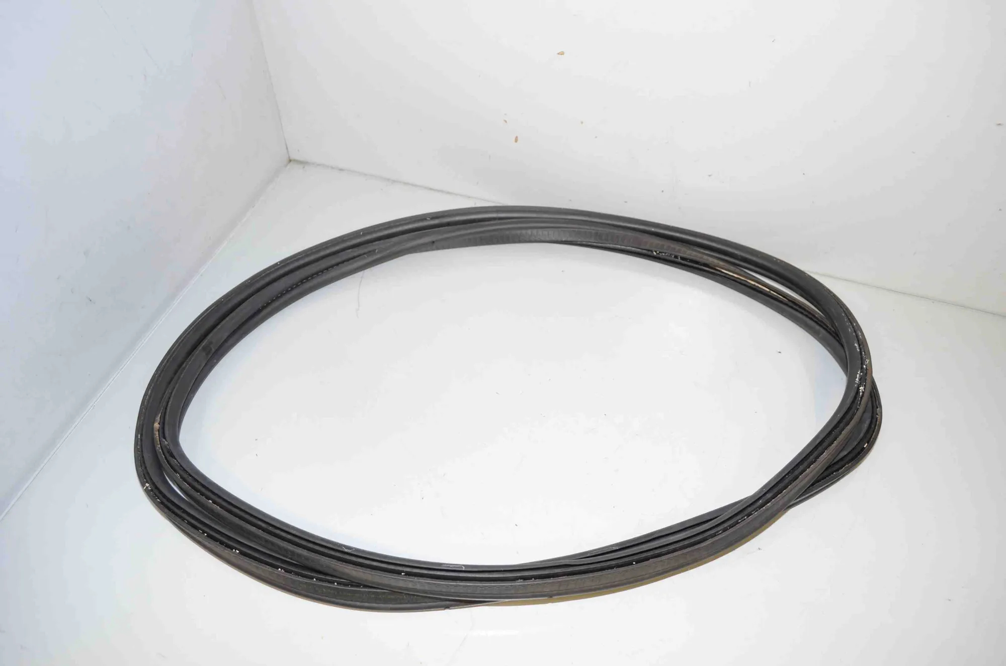 Tailgate Rubber Seal – OEM 2990474 · BMW X1 (E84) sDrive 20 i 2013 – 4