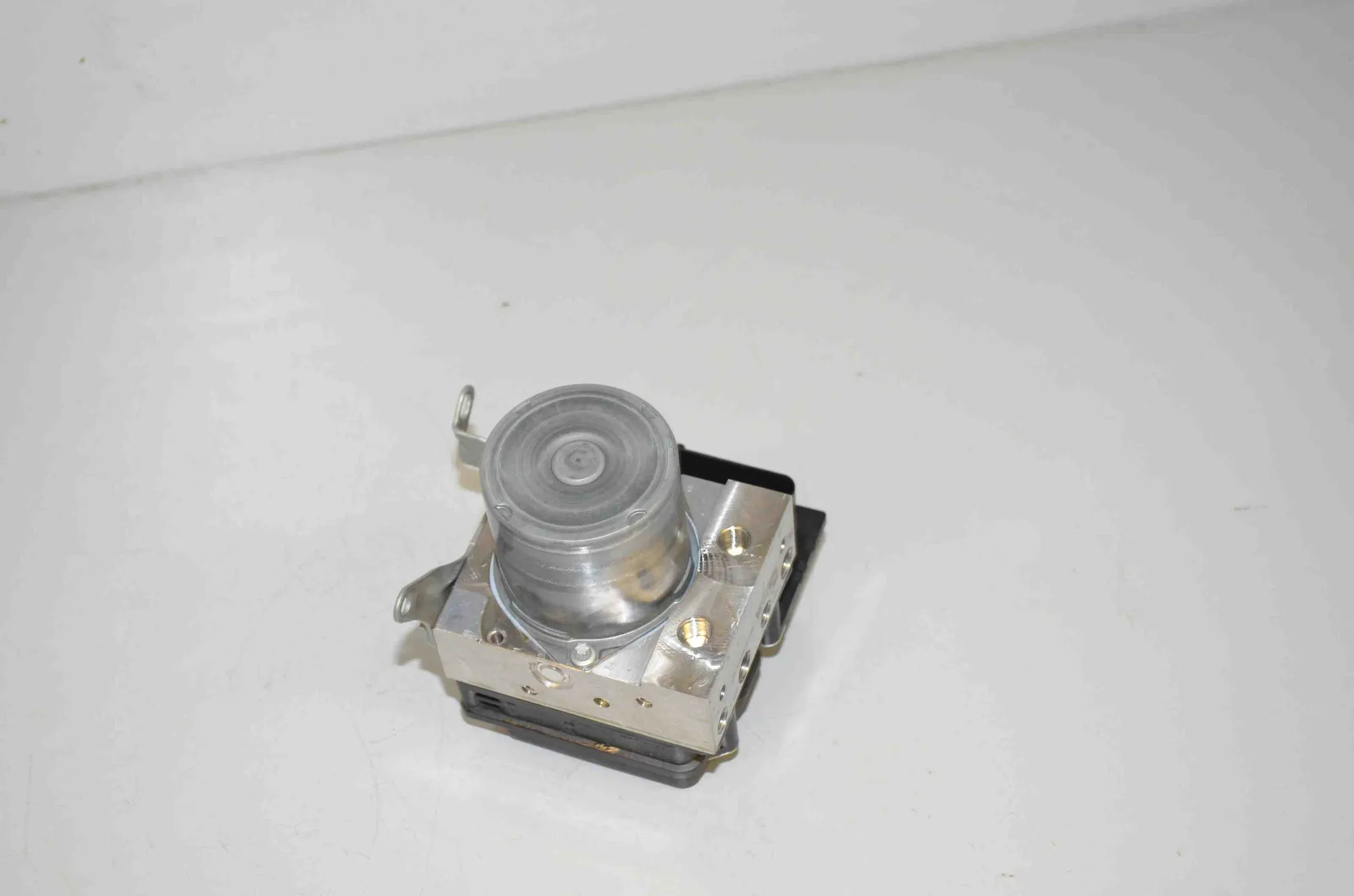 ABS Pump – OEM 6860214 · BMW X1 (E84) sDrive 20 i 2013 – 3