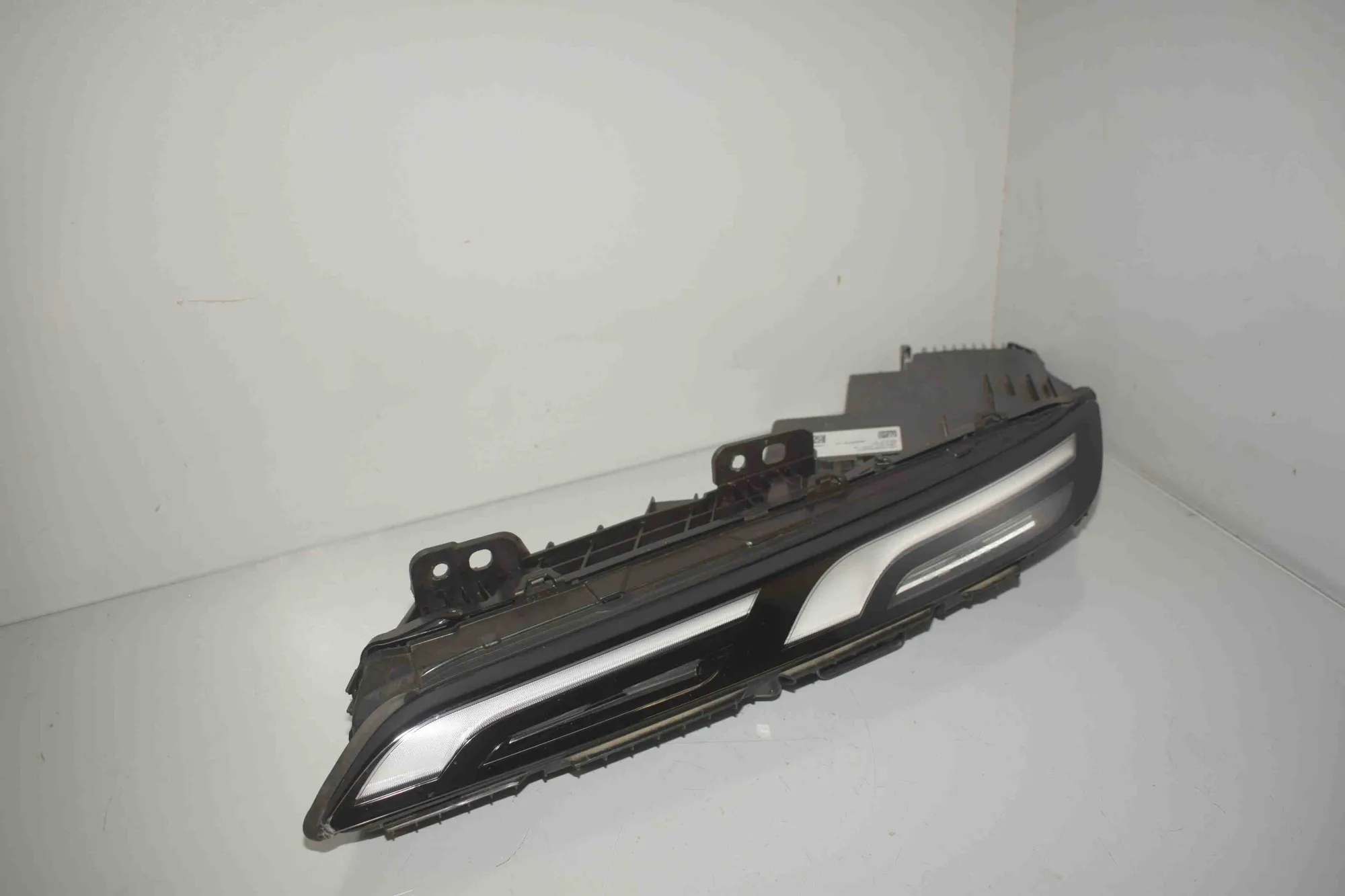 Front Right Headlight – OEM 9450079 · BMW 7 (G70) BMW 7 (G70) 740i xDrive 2025 – 9