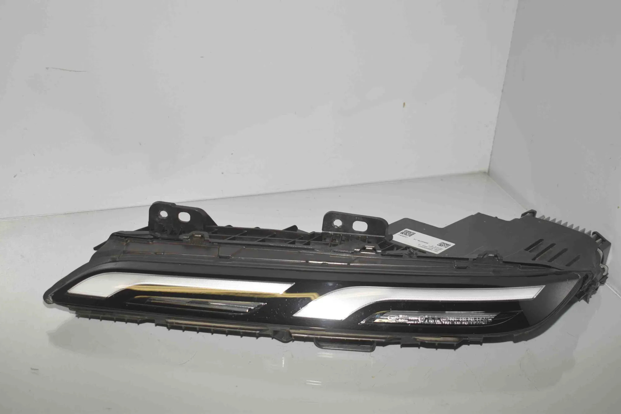 Front Right Headlight – OEM 9450079 · BMW 7 (G70) BMW 7 (G70) 740i xDrive 2025 – 14
