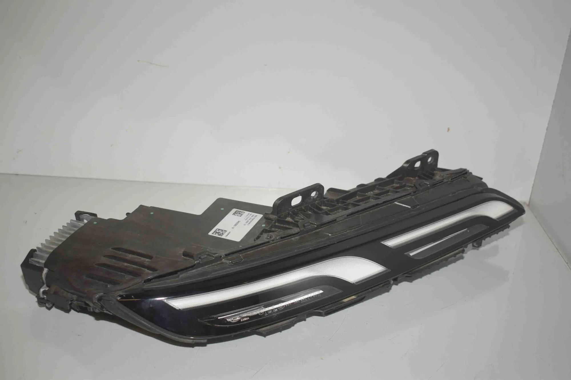 Front Left Headlight – OEM 9450080 · BMW 7 (G70) BMW 7 (G70) 740i xDrive 2025 – 11