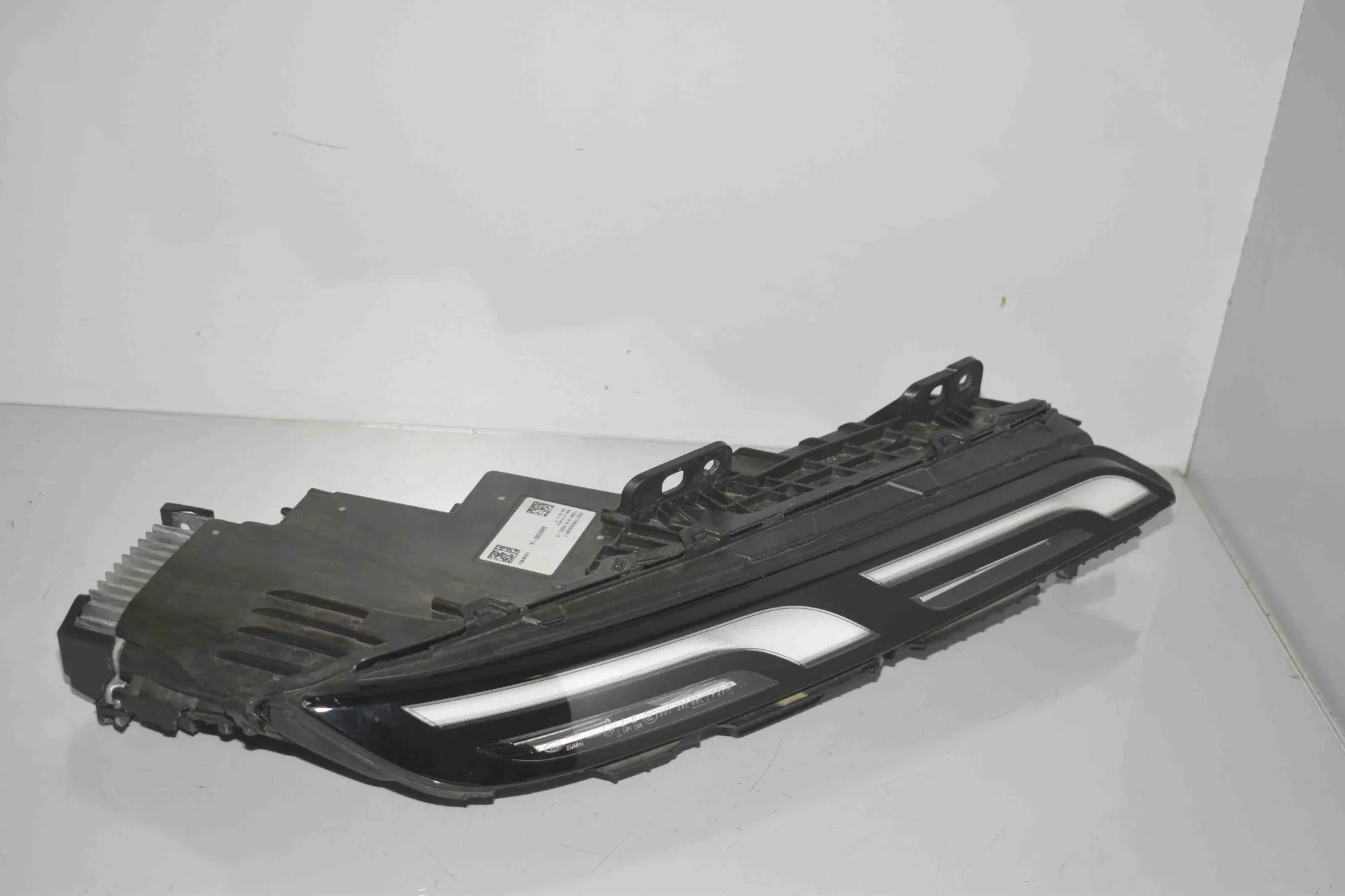 Front Left Headlight – OEM 9450080 · BMW 7 (G70) BMW 7 (G70) 740i xDrive 2025 – 10