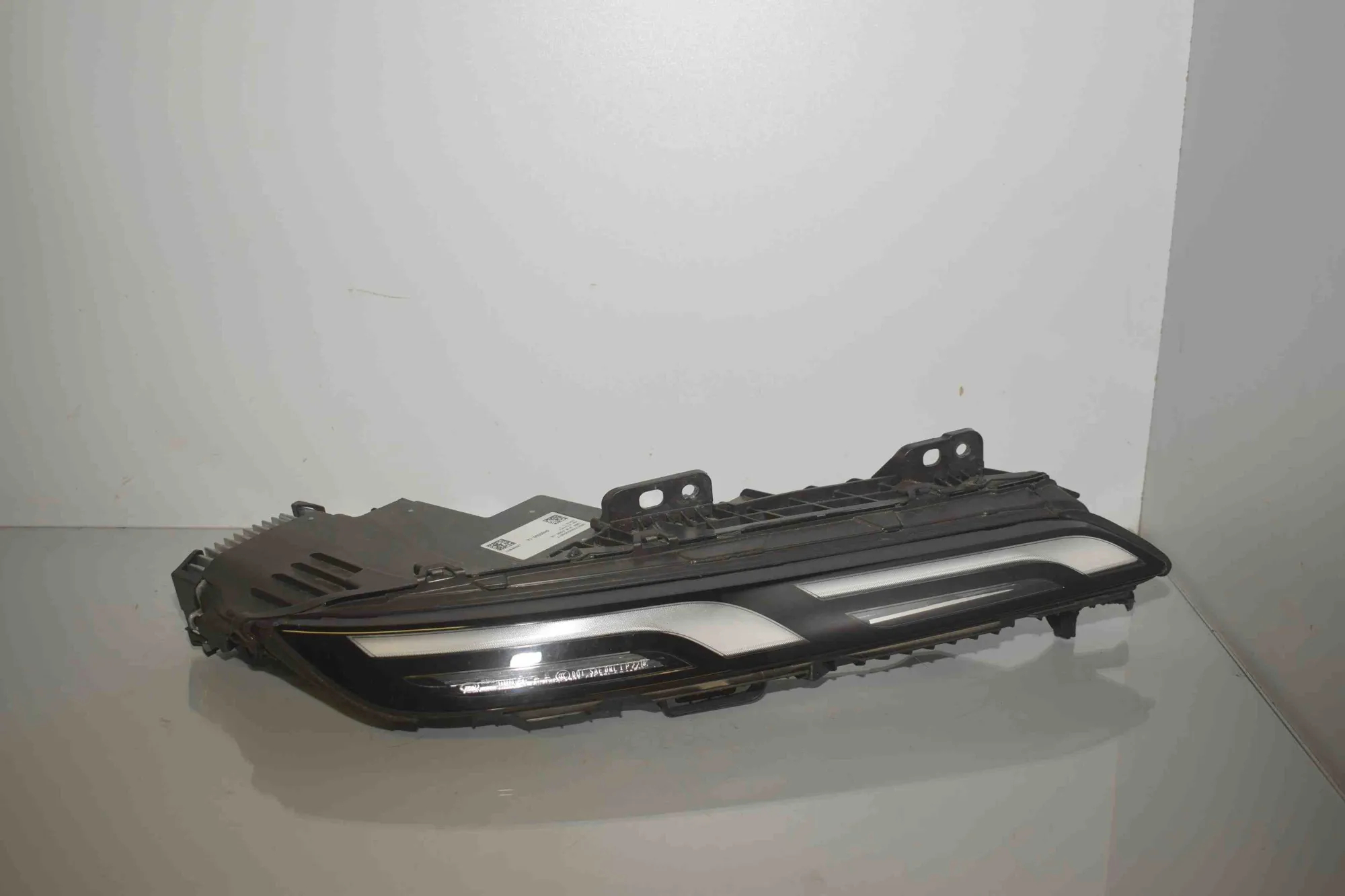 Front Left Headlight – OEM 9450080 · BMW 7 (G70) BMW 7 (G70) 740i xDrive 2025 – 7