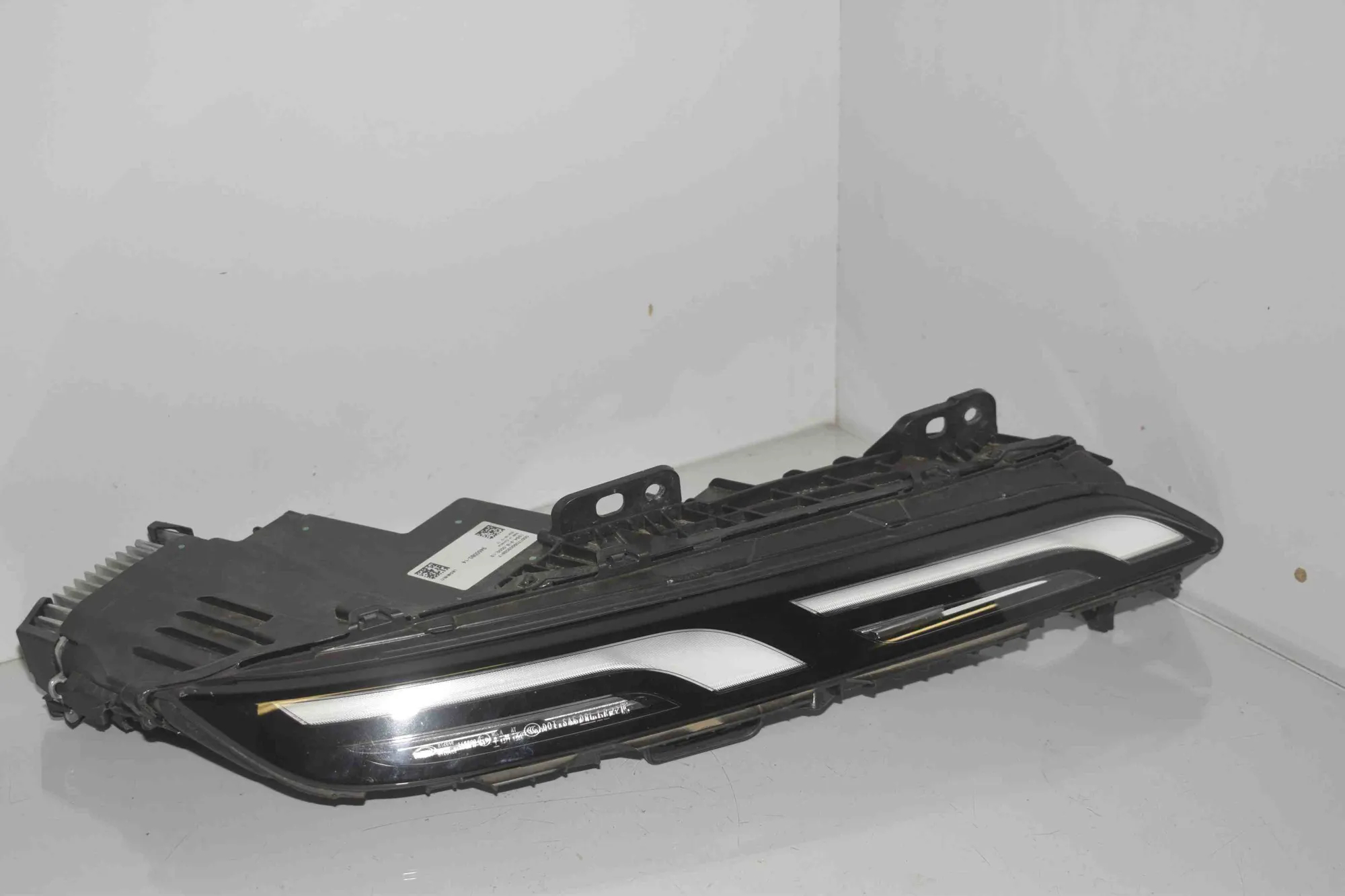 Front Left Headlight – OEM 9450080 · BMW 7 (G70) BMW 7 (G70) 740i xDrive 2025