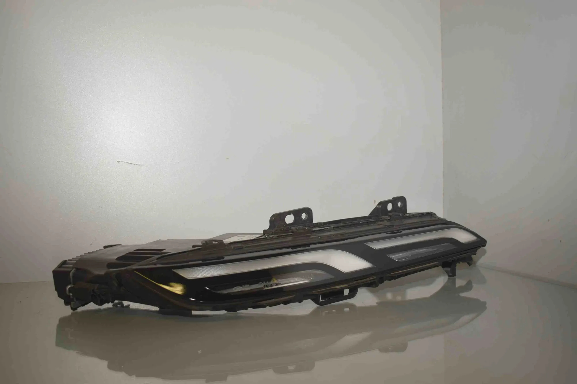 Front Left Headlight – OEM 9450080 · BMW 7 (G70) BMW 7 (G70) 740i xDrive 2025 – 6