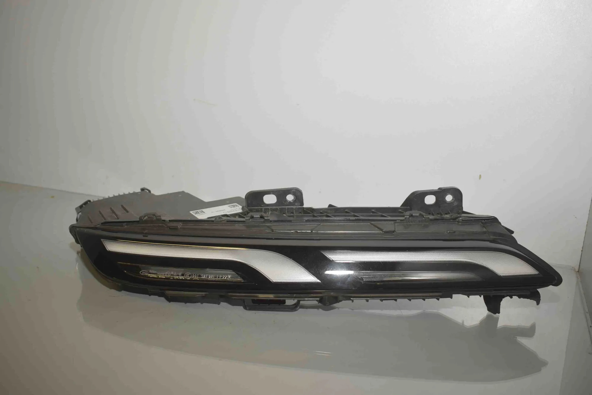 Front Left Headlight – OEM 9450080 · BMW 7 (G70) BMW 7 (G70) 740i xDrive 2025 – 9