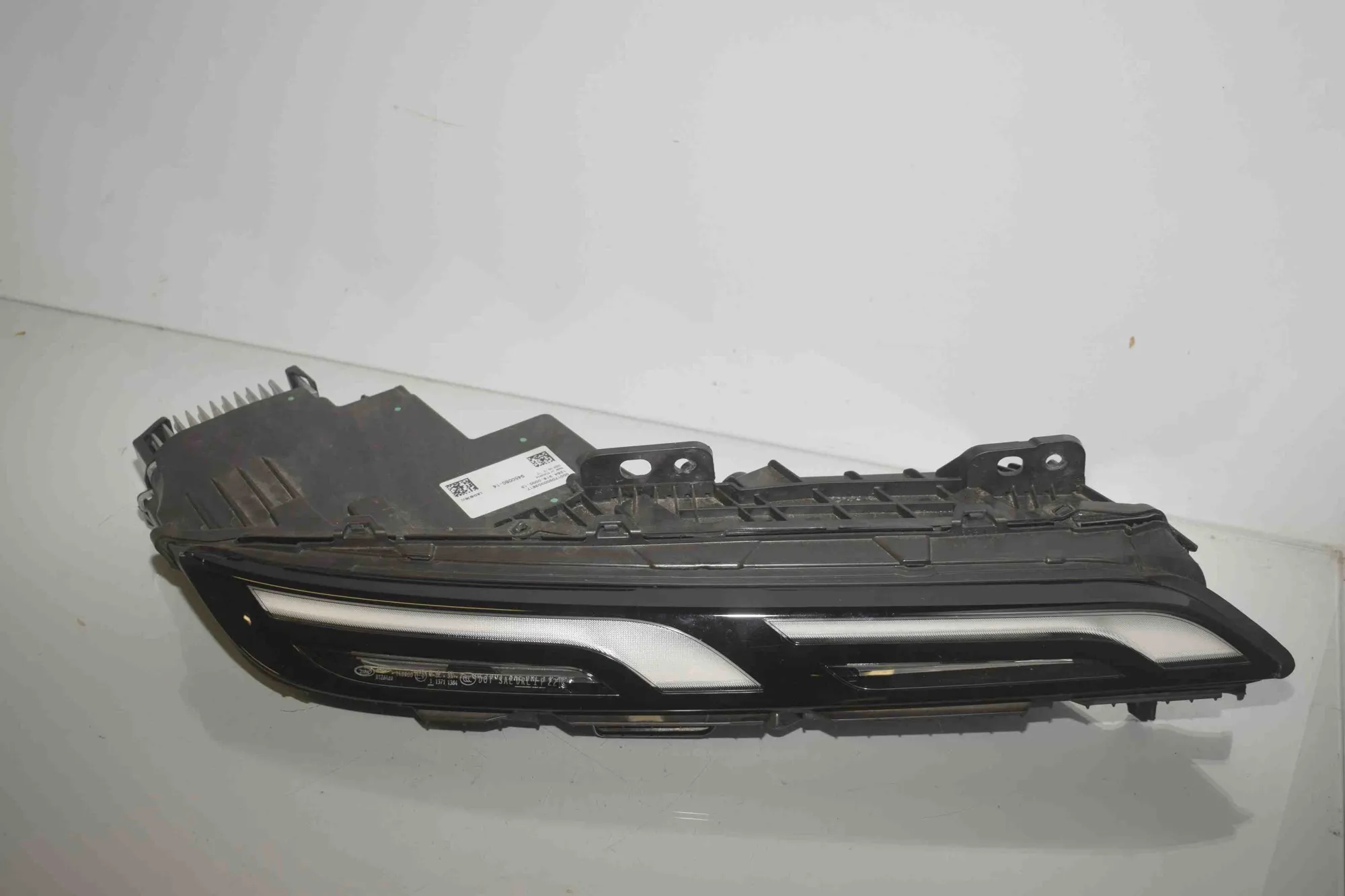 Front Left Headlight – OEM 9450080 · BMW 7 (G70) BMW 7 (G70) 740i xDrive 2025 – 8