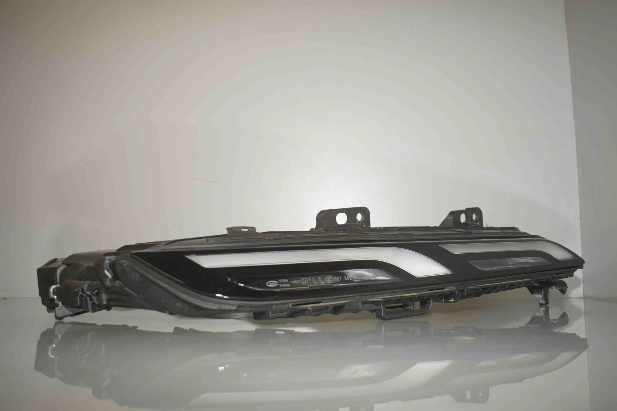 Front Left Headlight – OEM 9450080 · BMW 7 (G70) BMW 7 (G70) 740i xDrive 2025 – 12