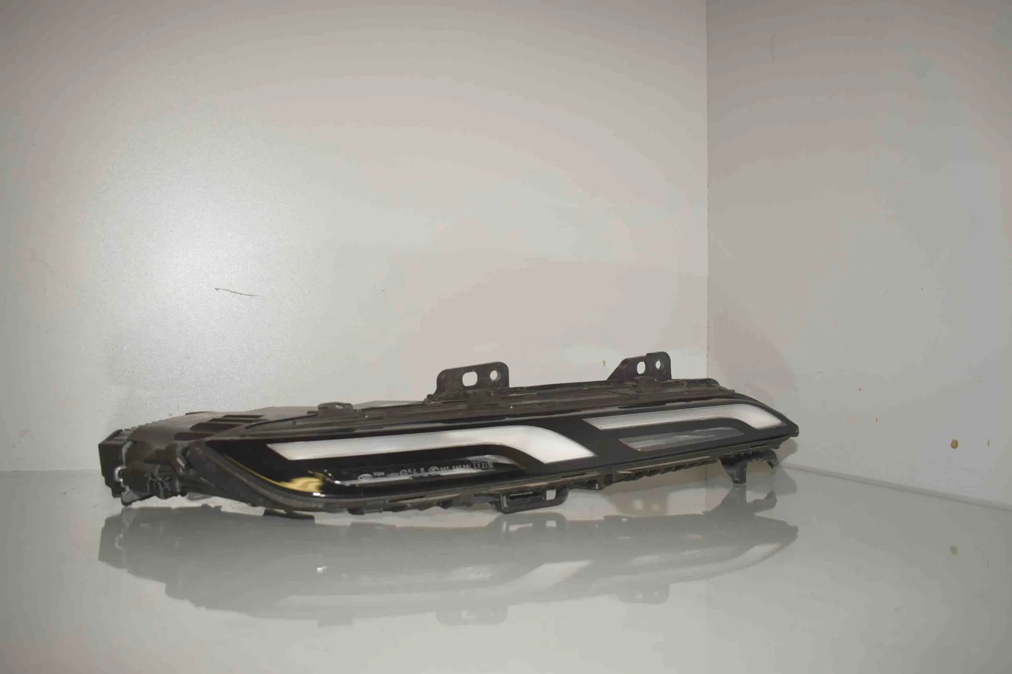 Front Left Headlight – OEM 9450080 · BMW 7 (G70) BMW 7 (G70) 740i xDrive 2025 – 13