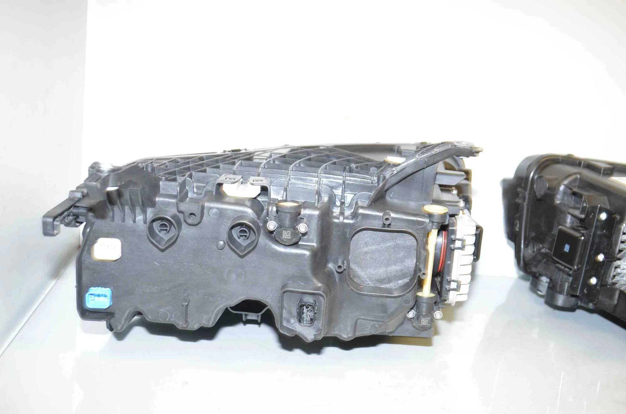Front Headlight Set Kit – OEM 5B33EF4 · BMW 7 (G70) BMW 7 (G70) 740i xDrive 2024 – 9