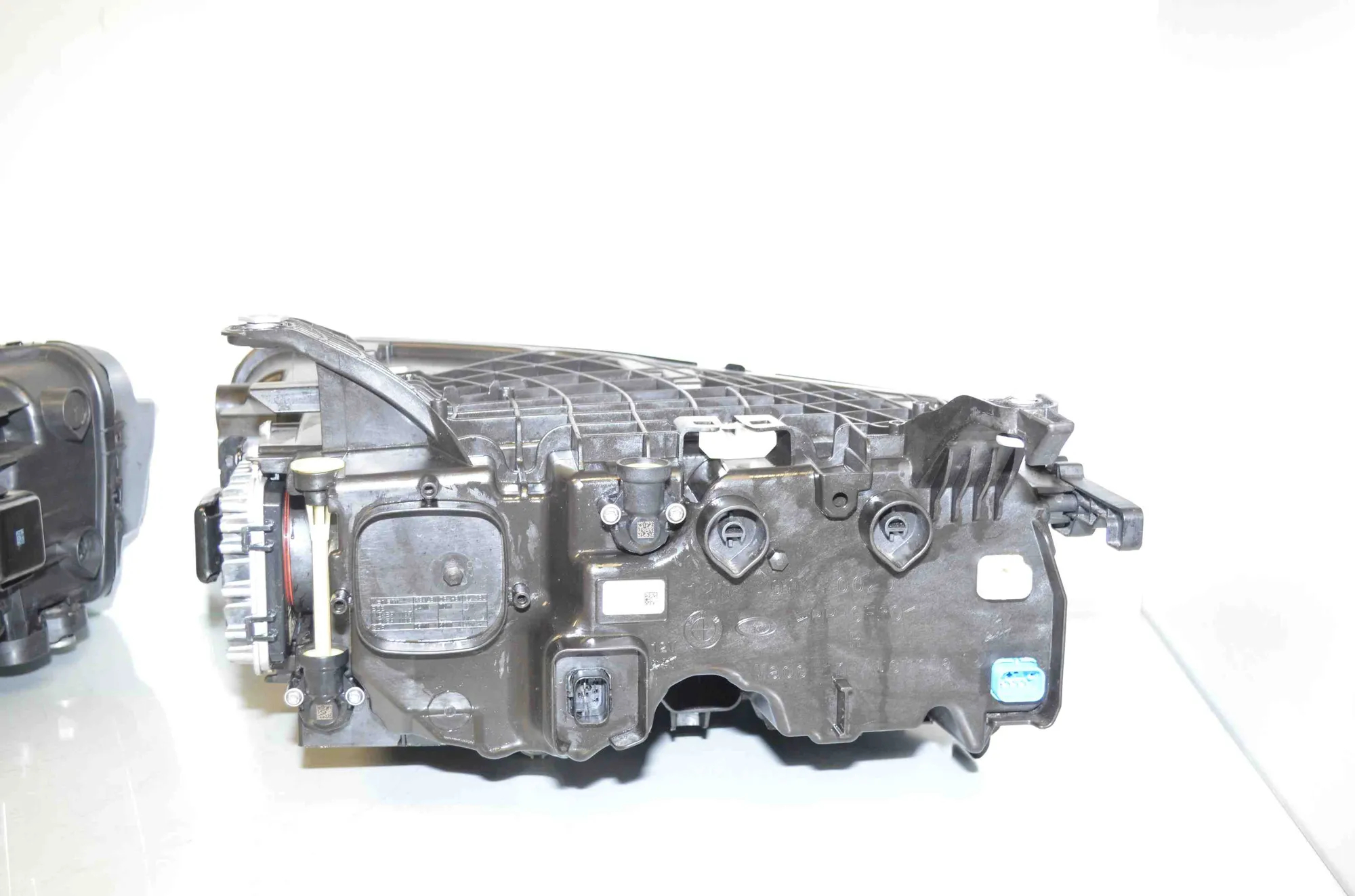 Front Headlight Set Kit – OEM 5B33EF4 · BMW 7 (G70) BMW 7 (G70) 740i xDrive 2024 – 8